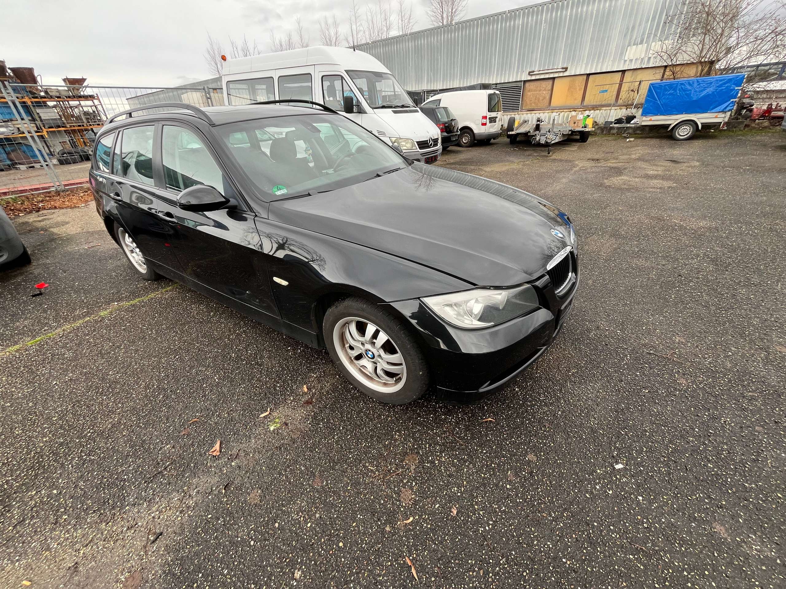 BMW - 320