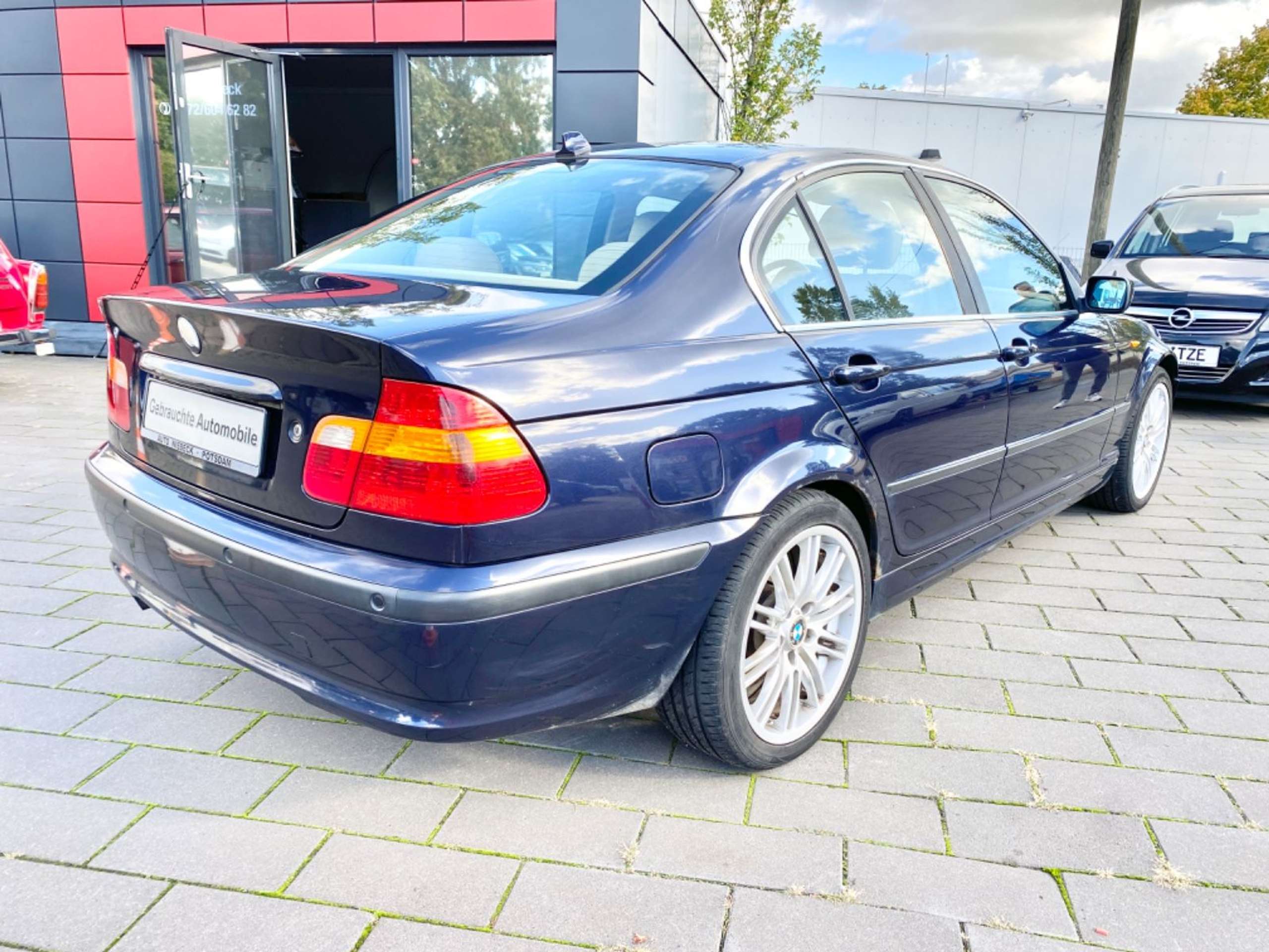 BMW - 320