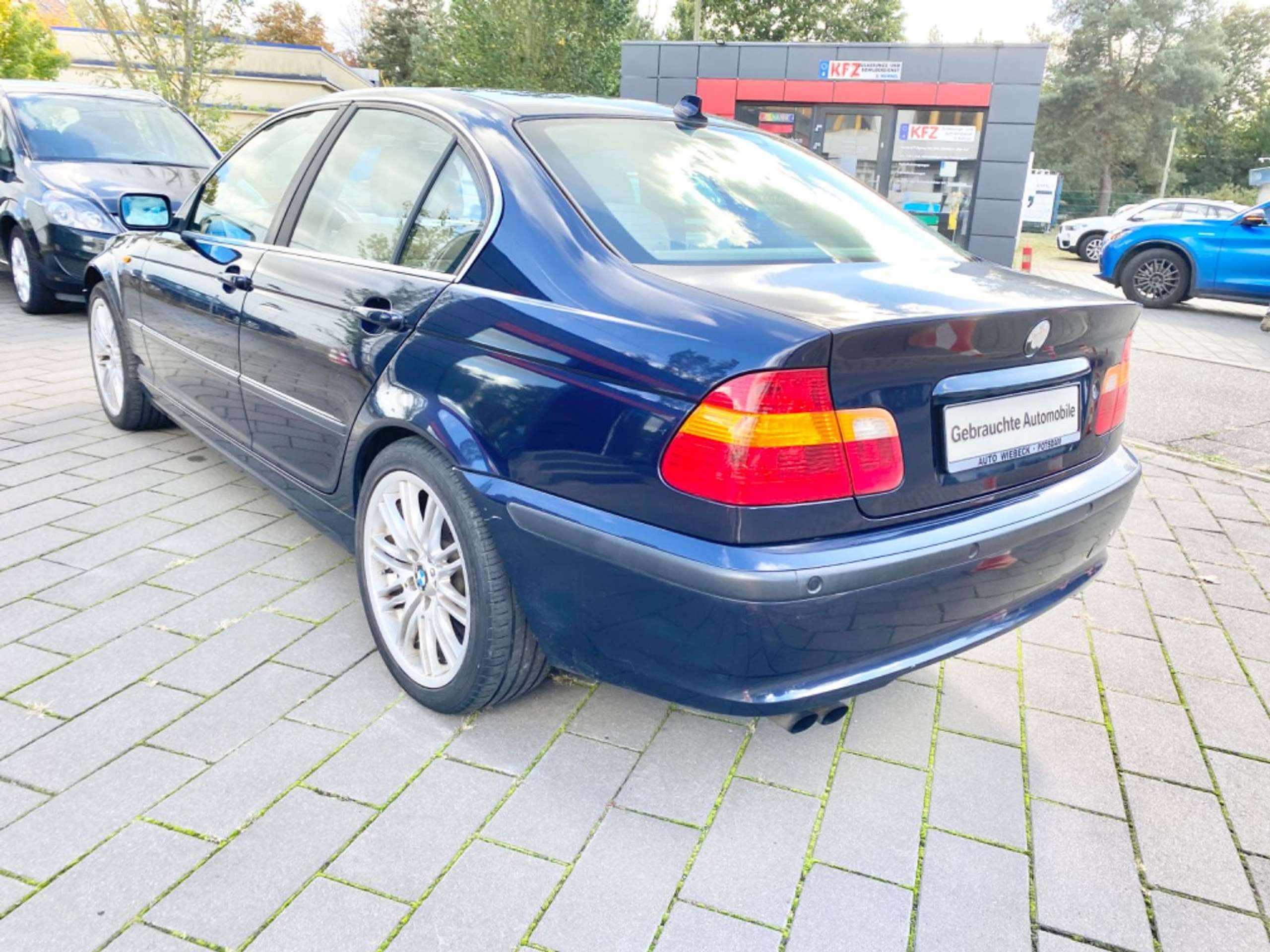 BMW - 320