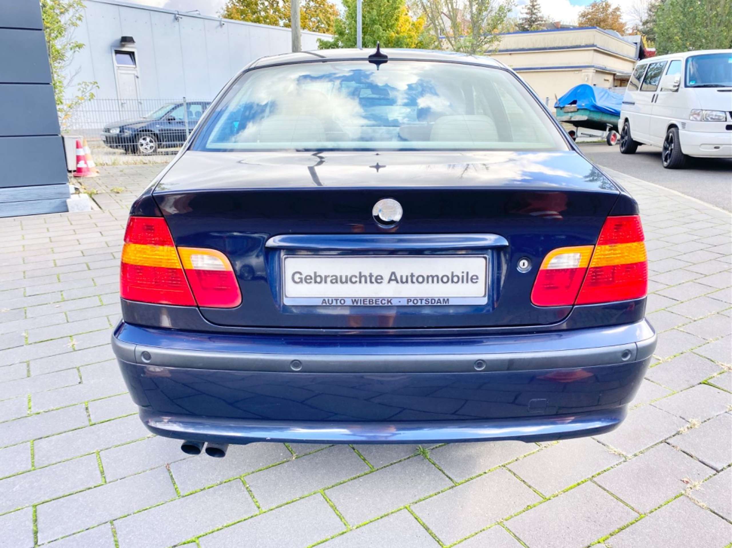 BMW - 320