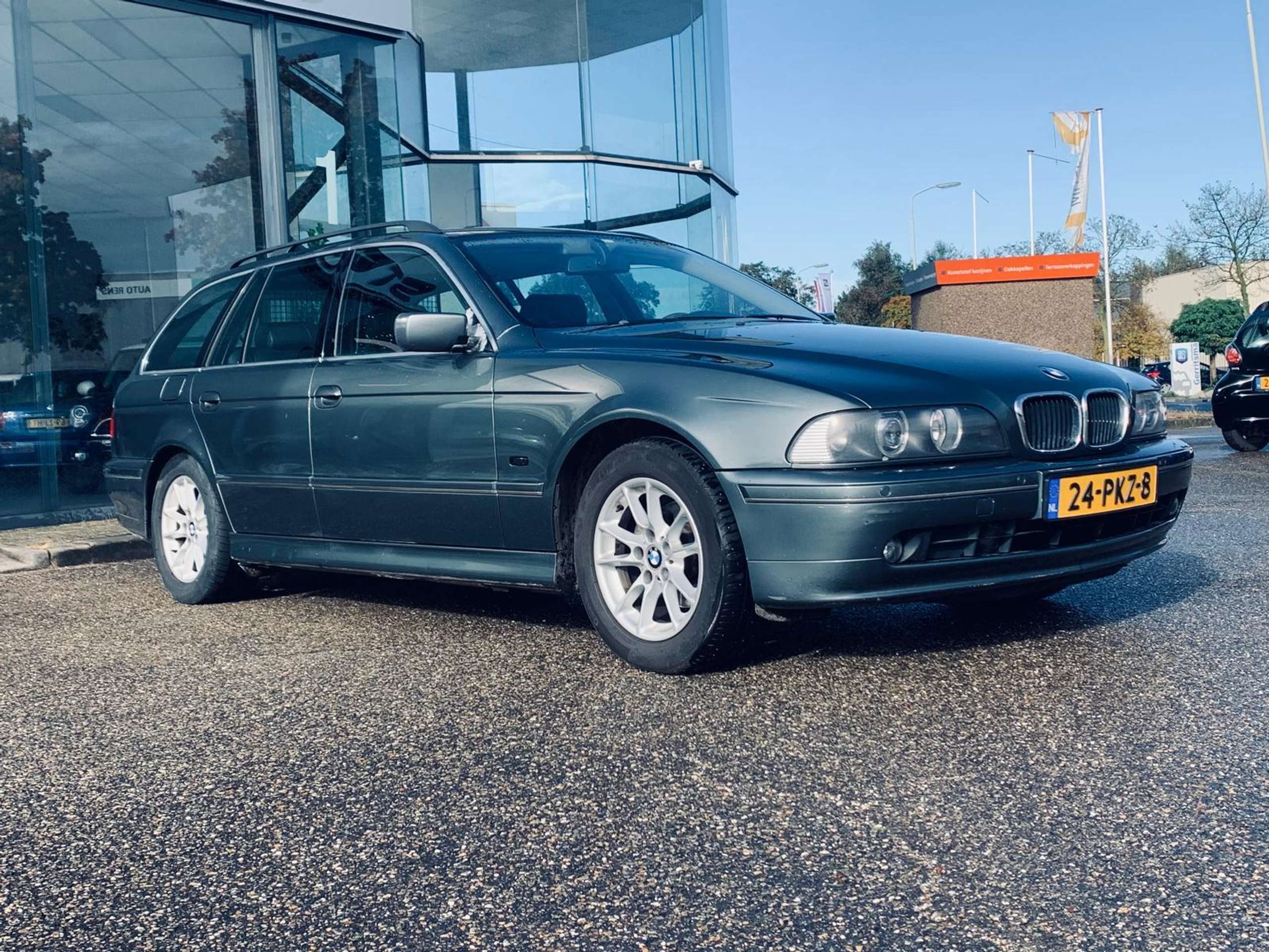 BMW - 525