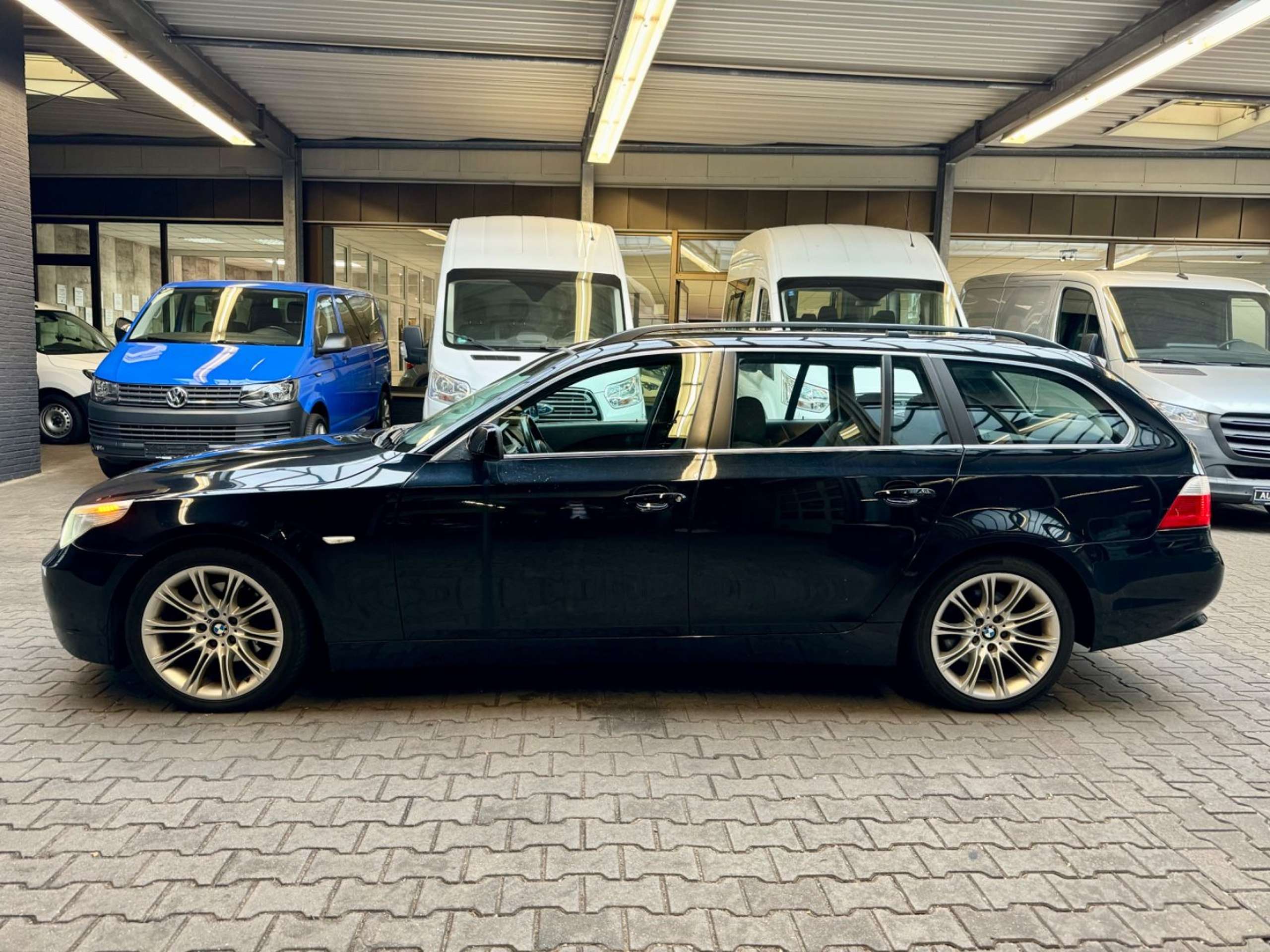 BMW - 525