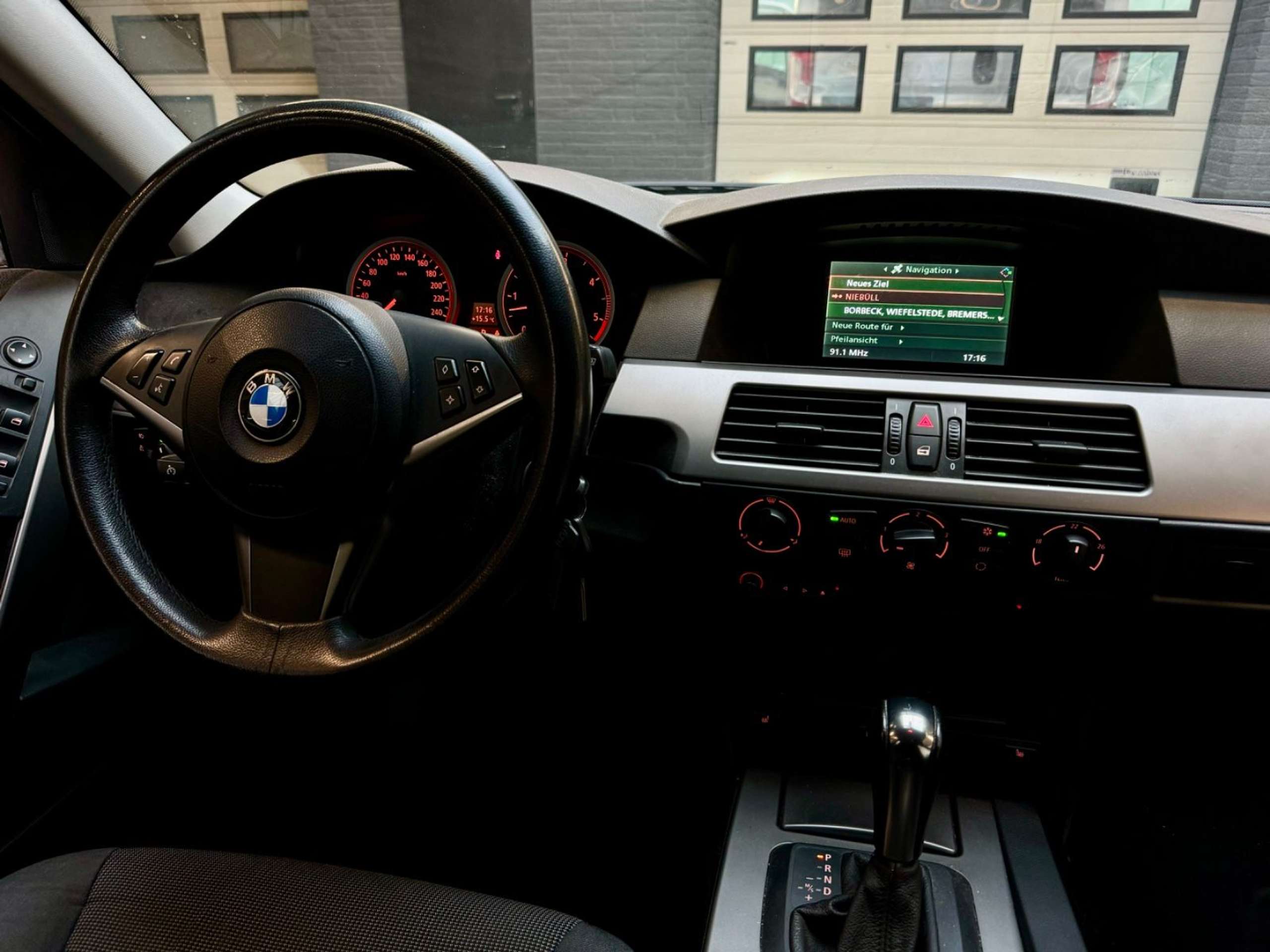 BMW - 525