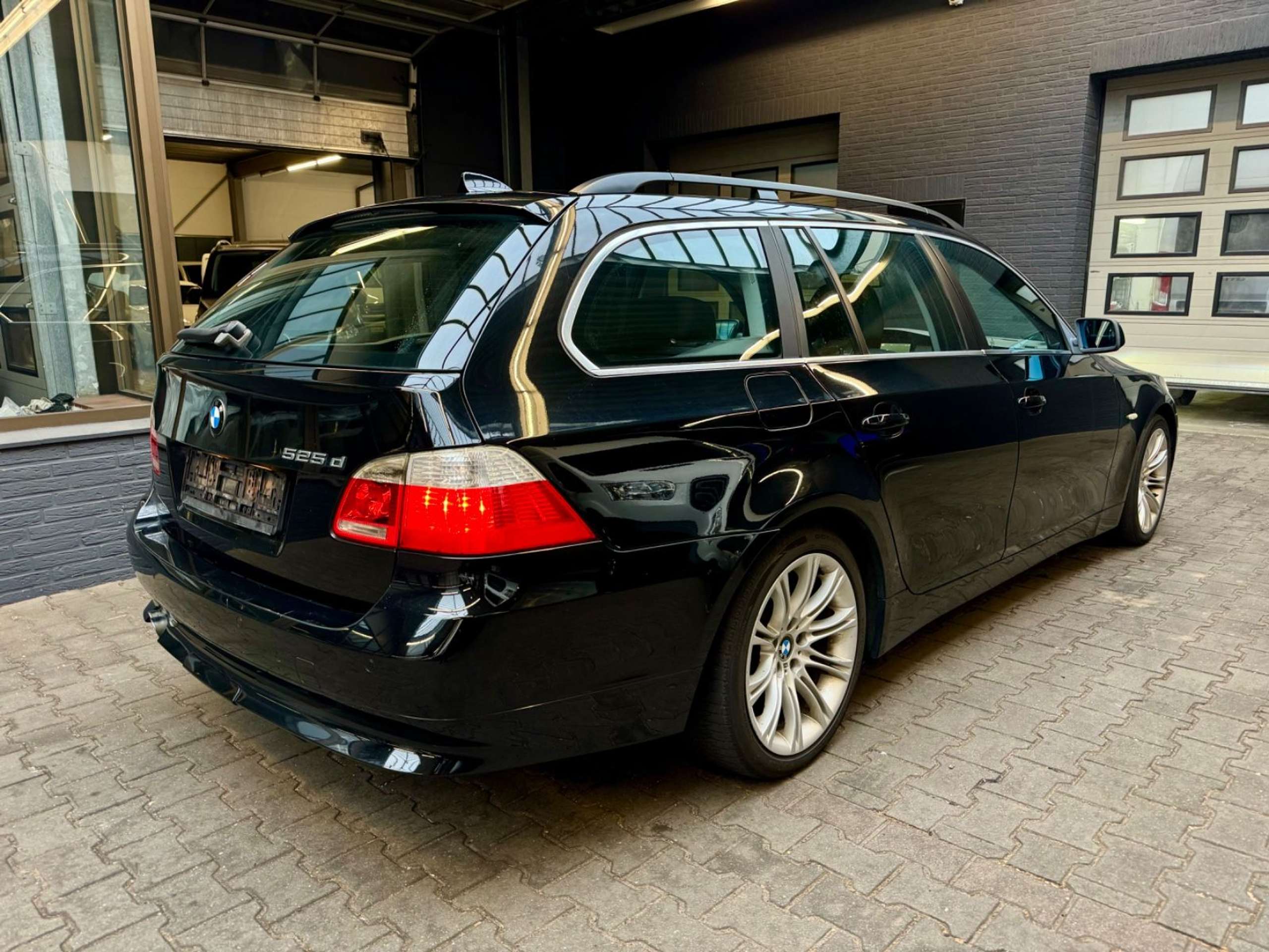 BMW - 525