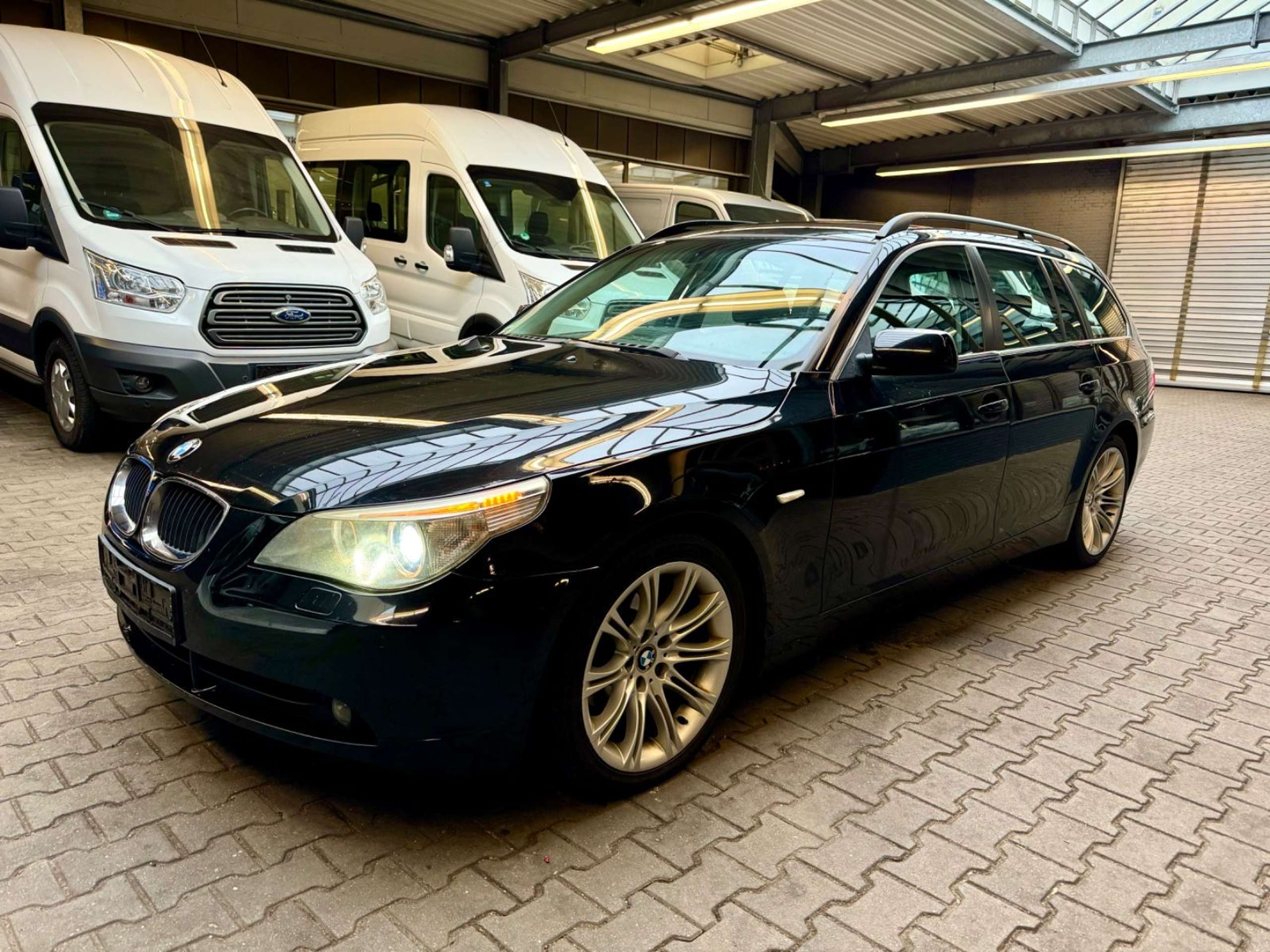 BMW - 525