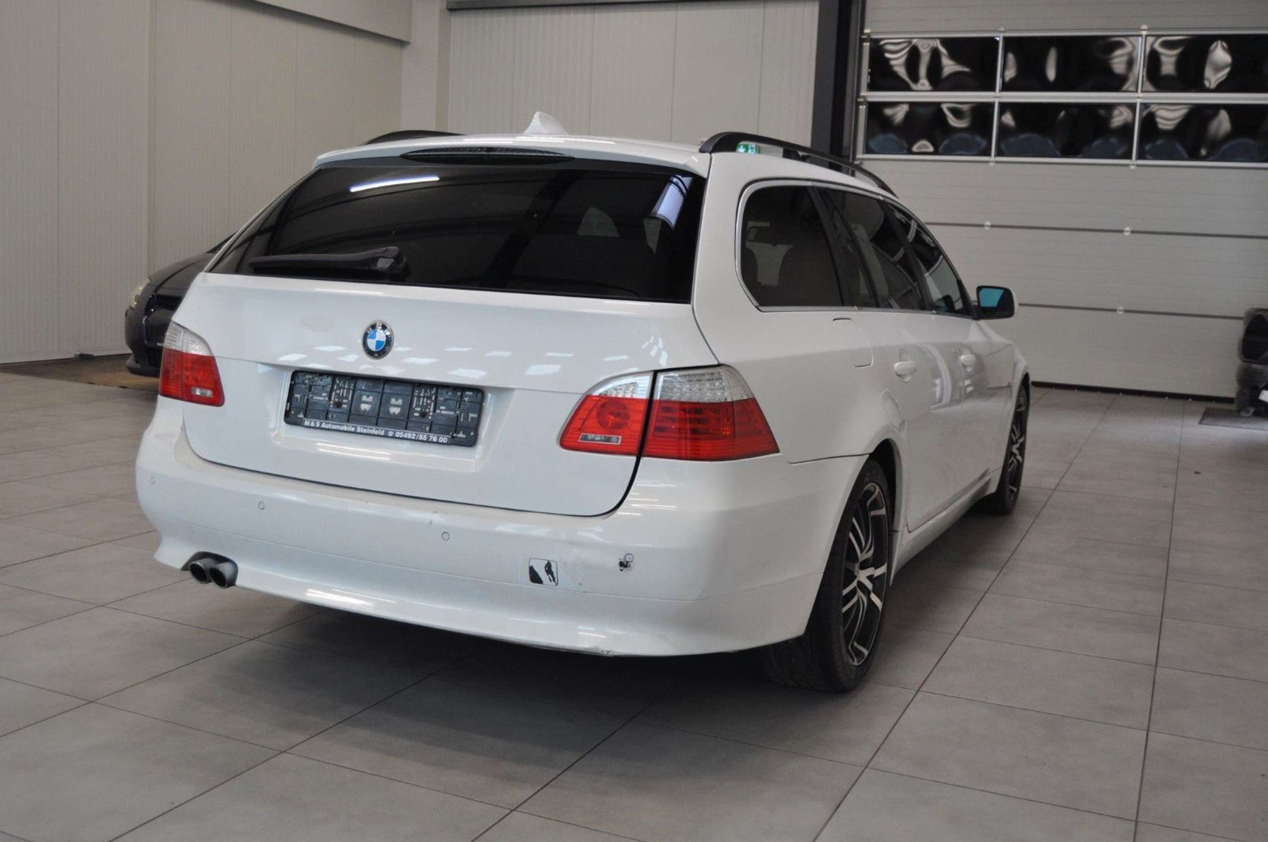 BMW - 525