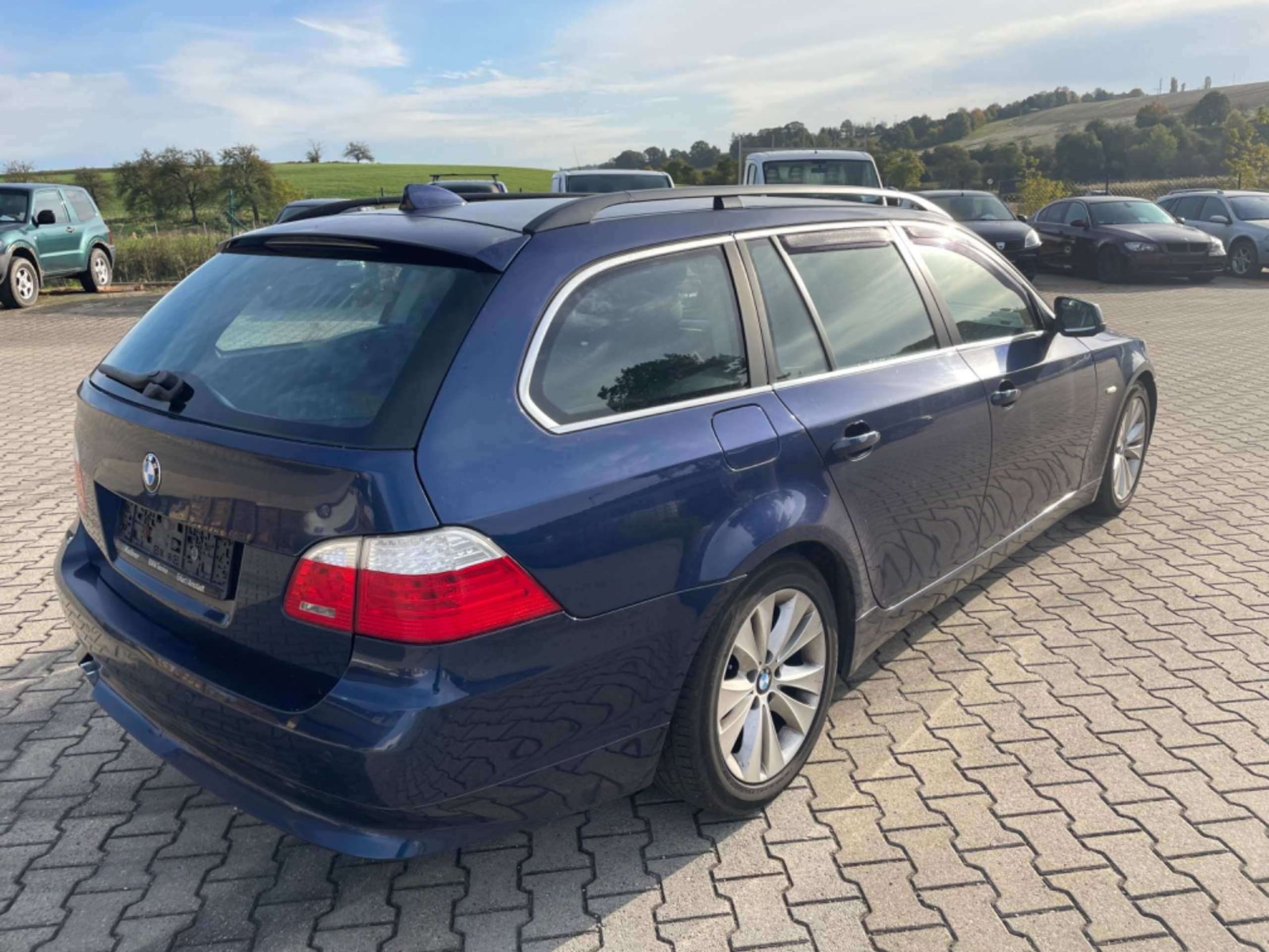 BMW - 525