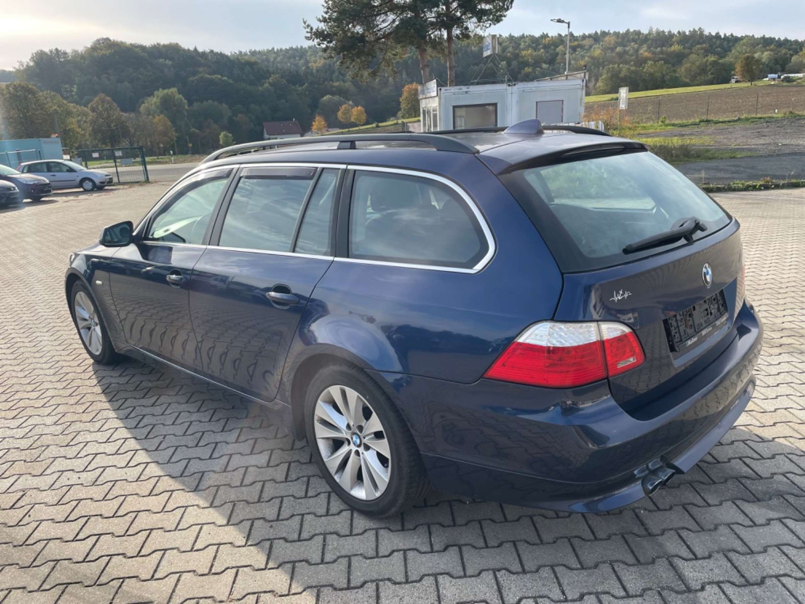 BMW - 525