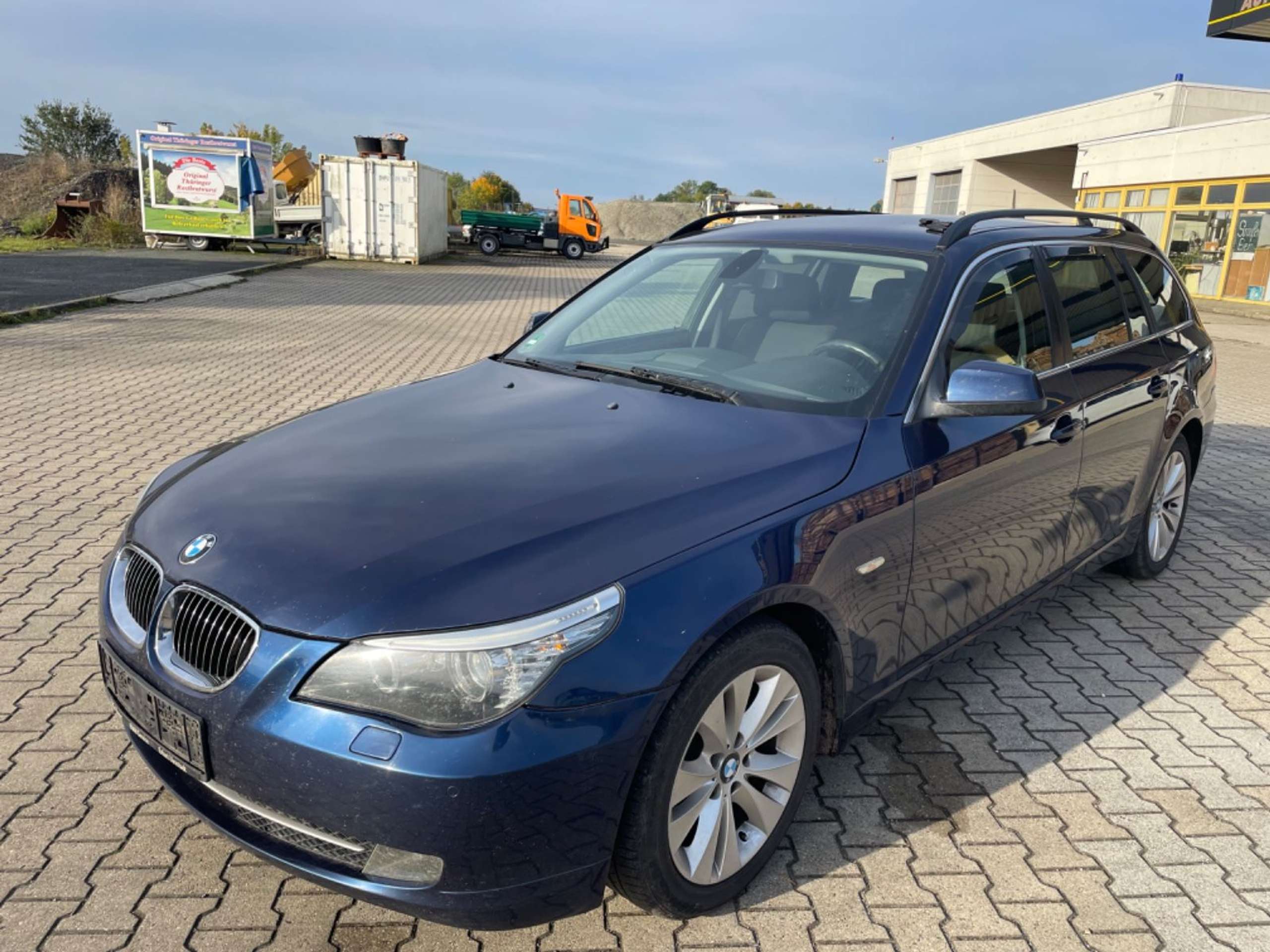 BMW - 525