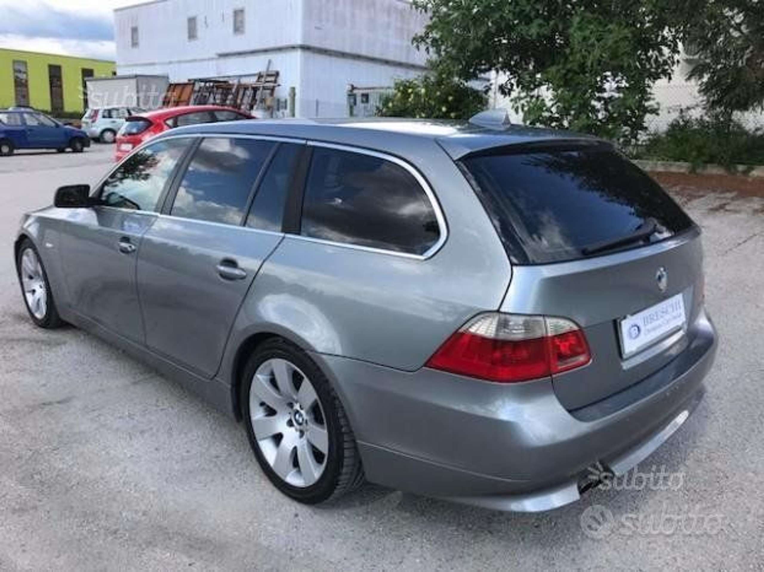 BMW - 525