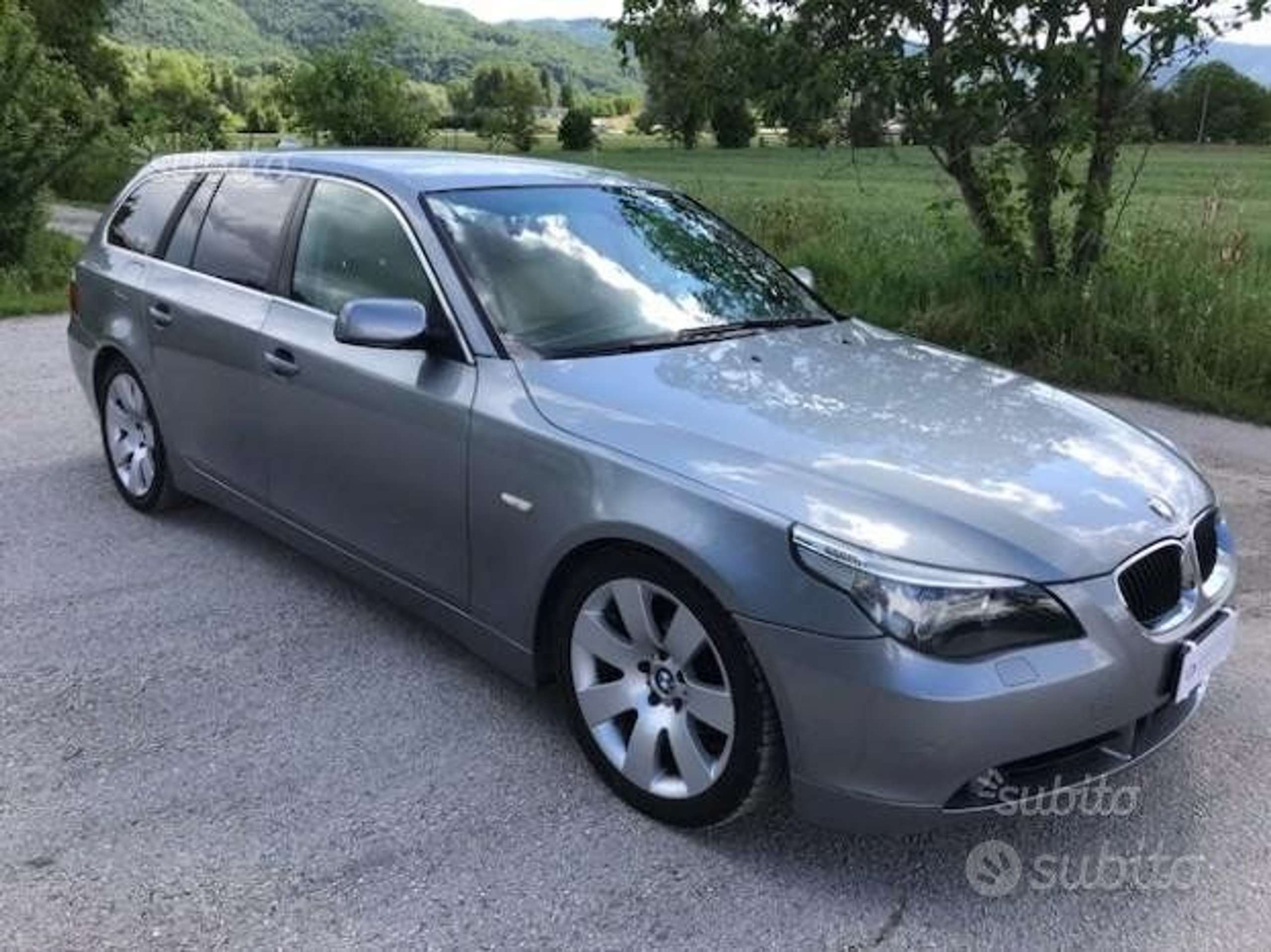 BMW - 525