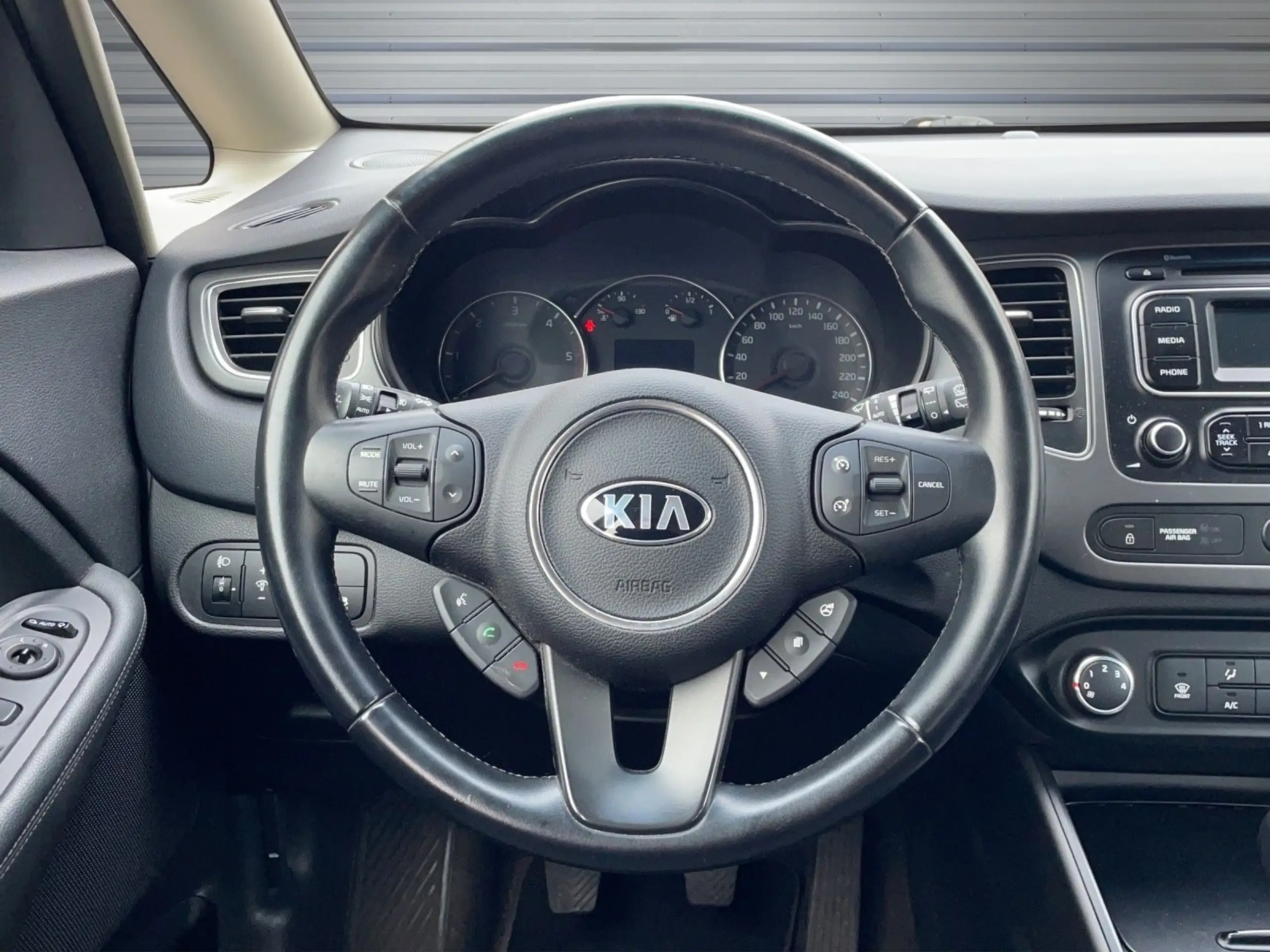 Kia - Carens