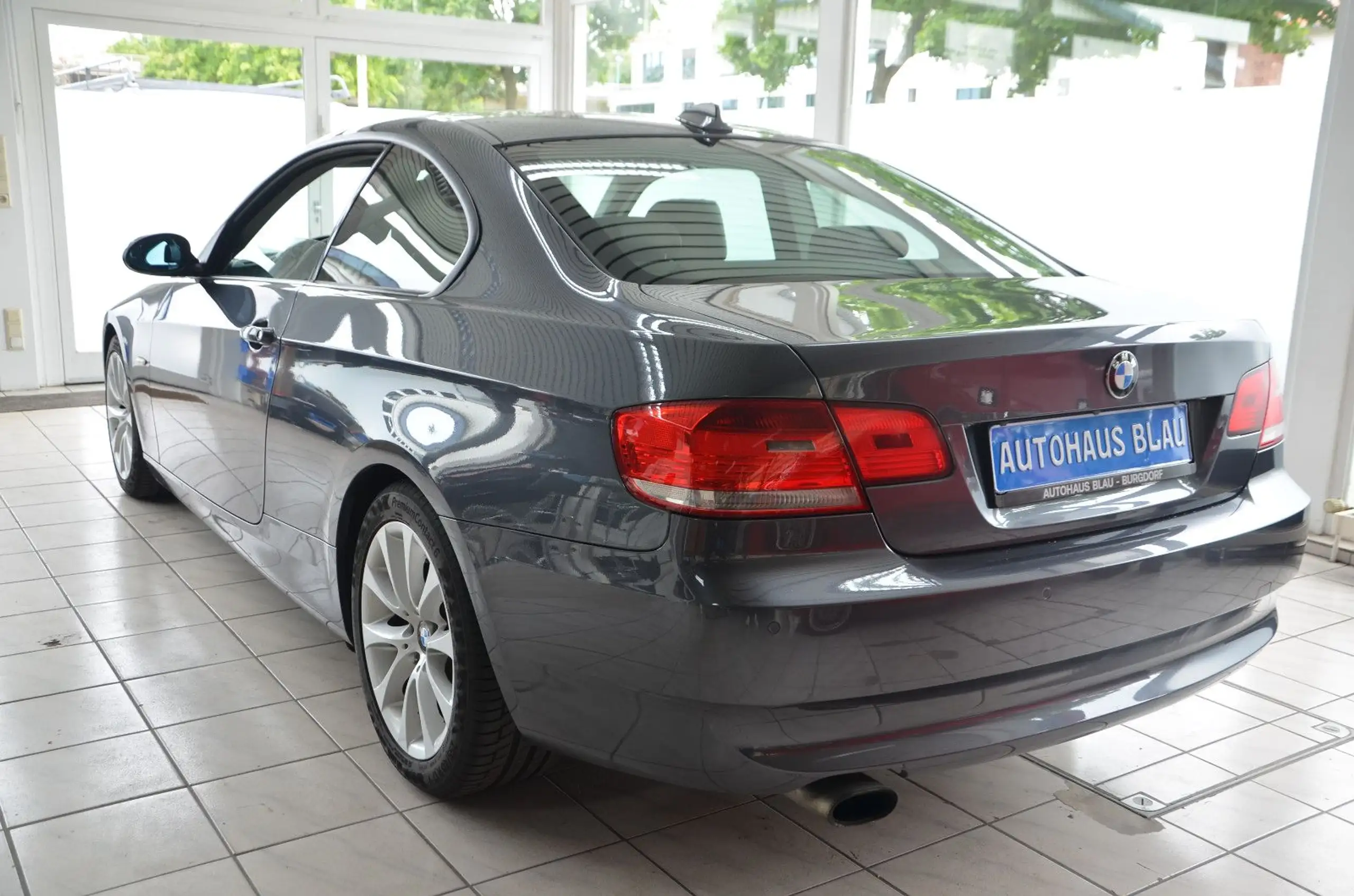 BMW - 320