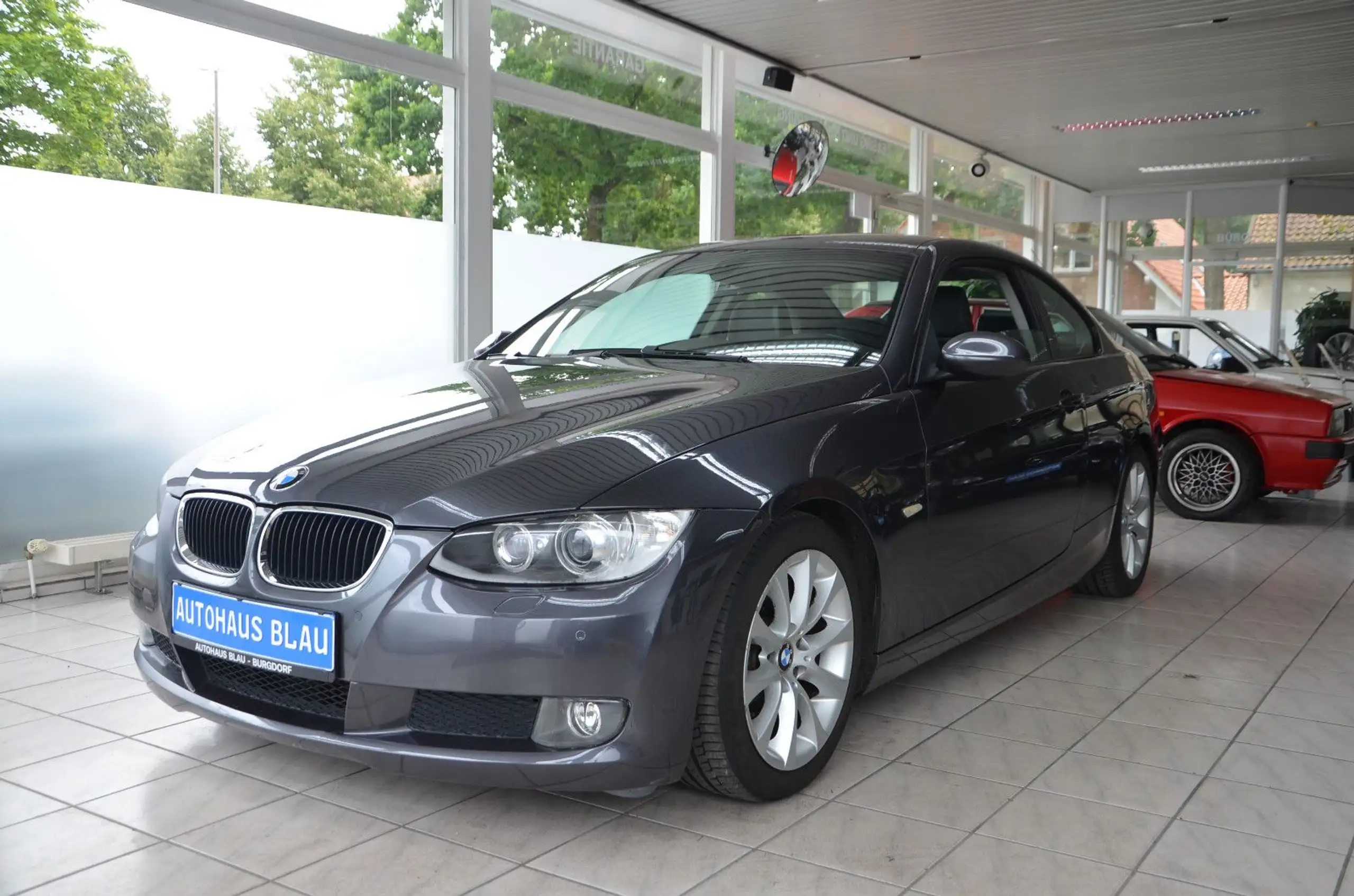 BMW - 320