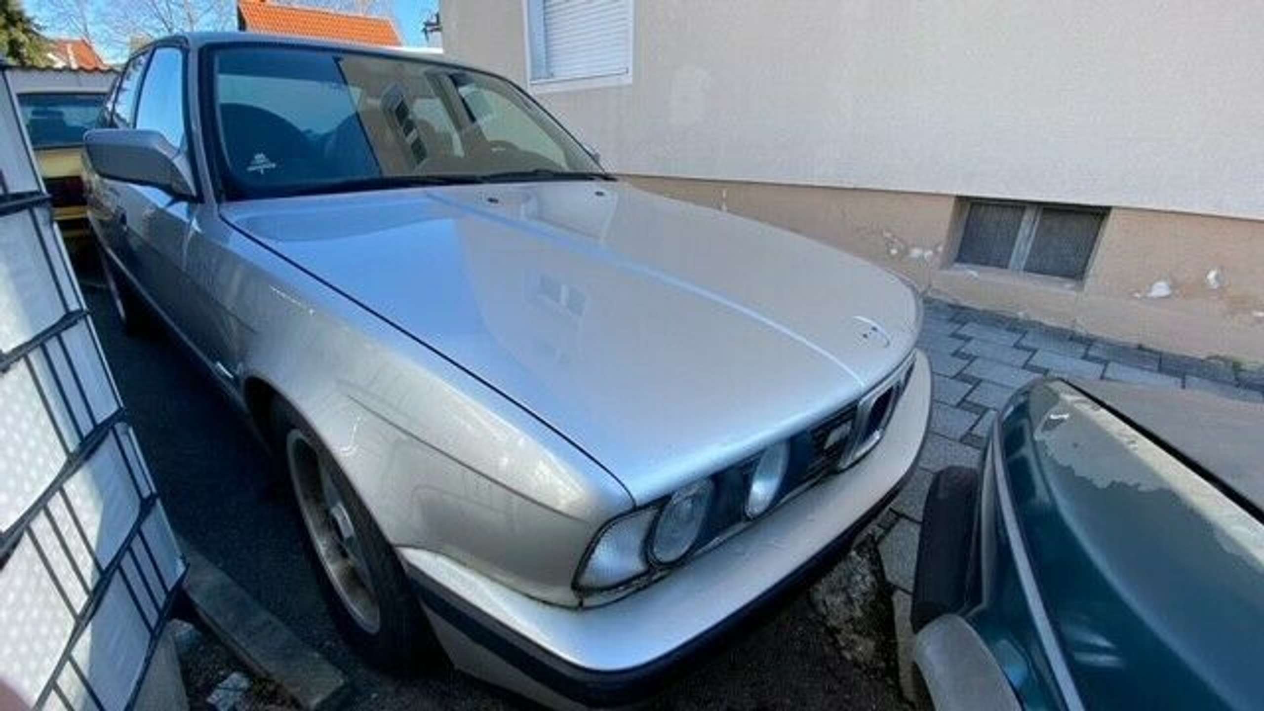 BMW - 525