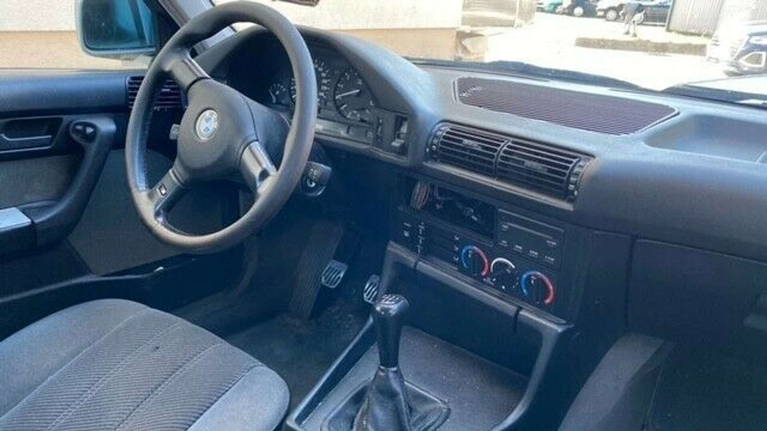 BMW - 525