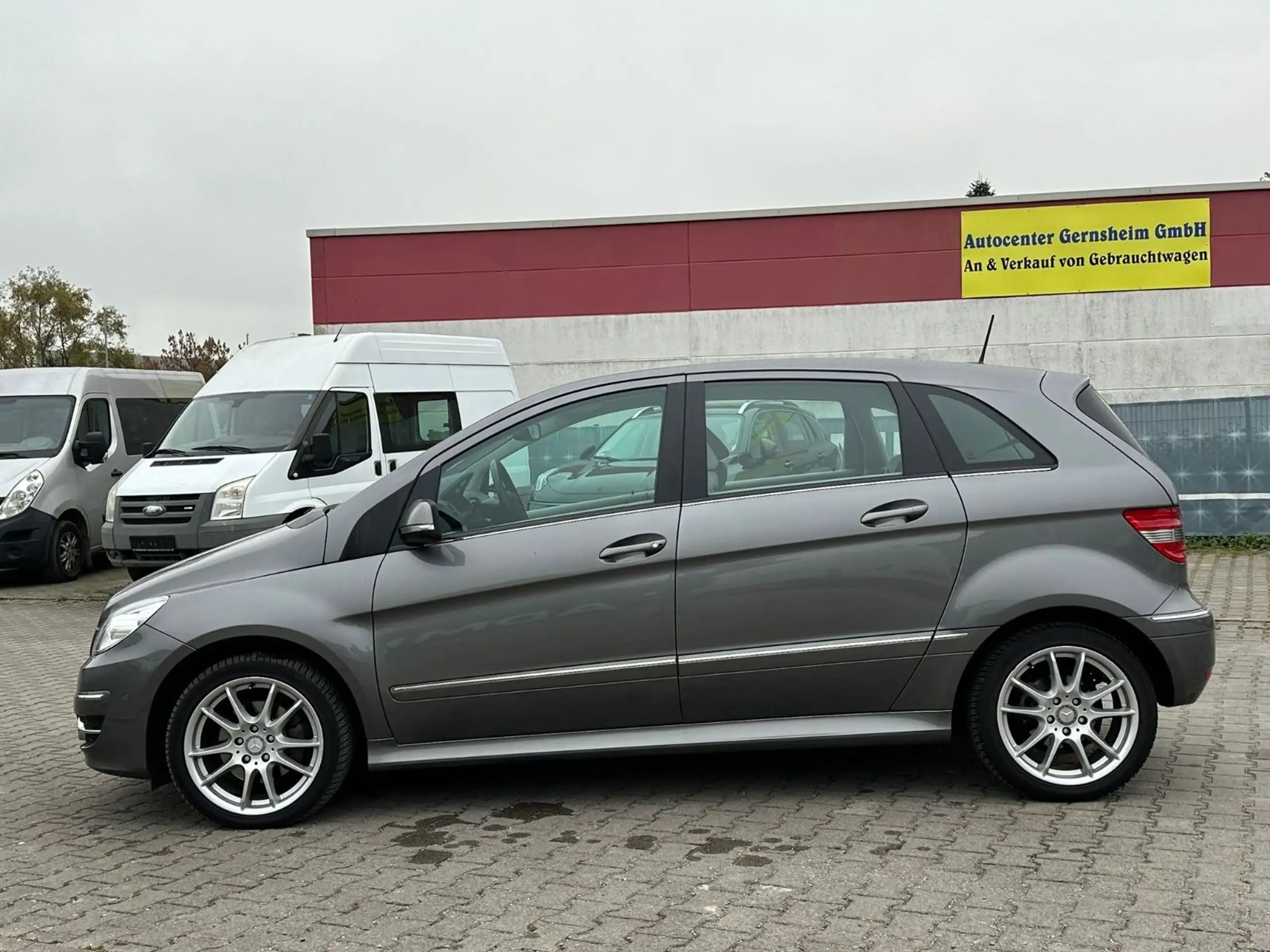 Mercedes-Benz - B 200