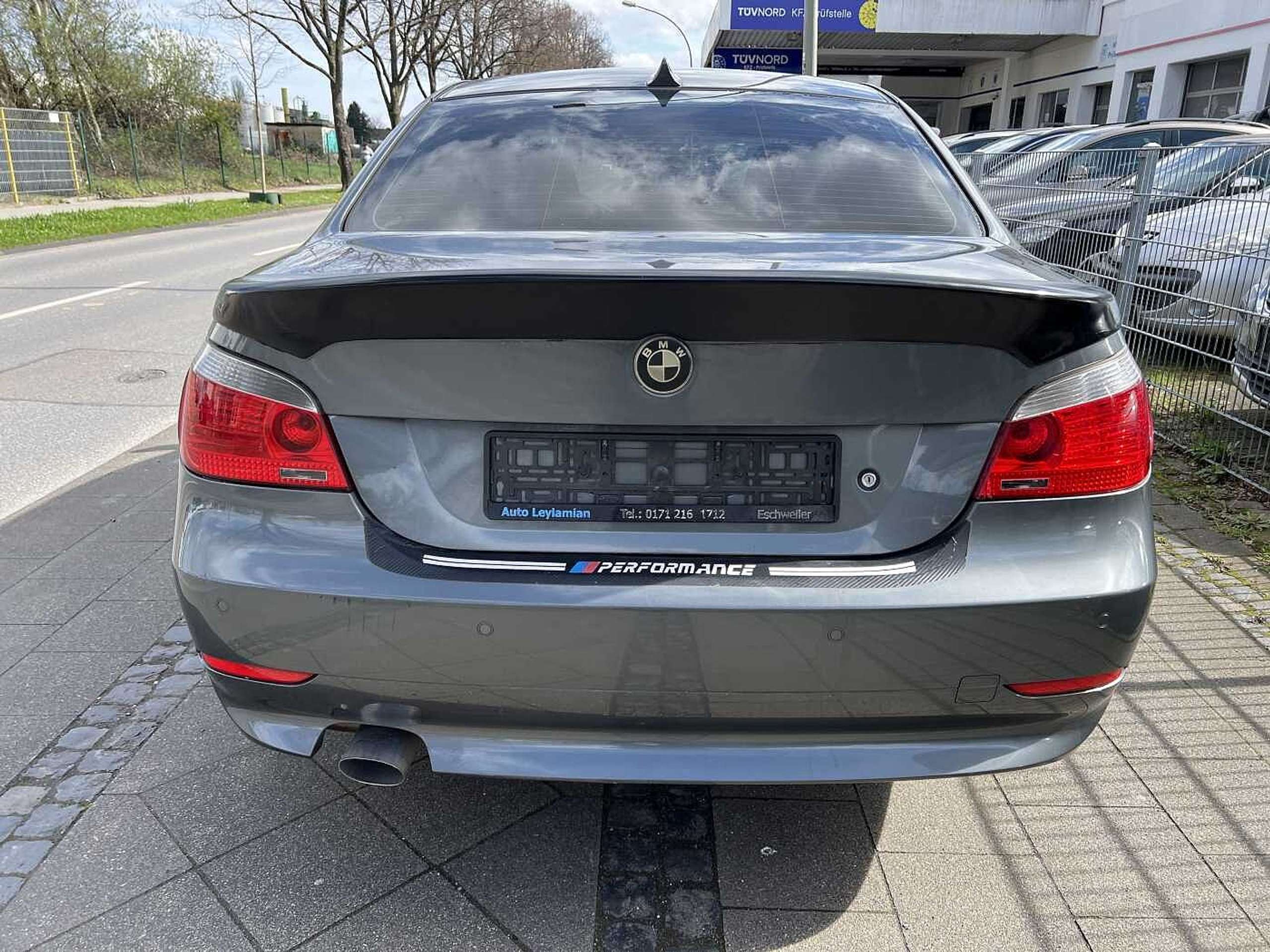 BMW - 520