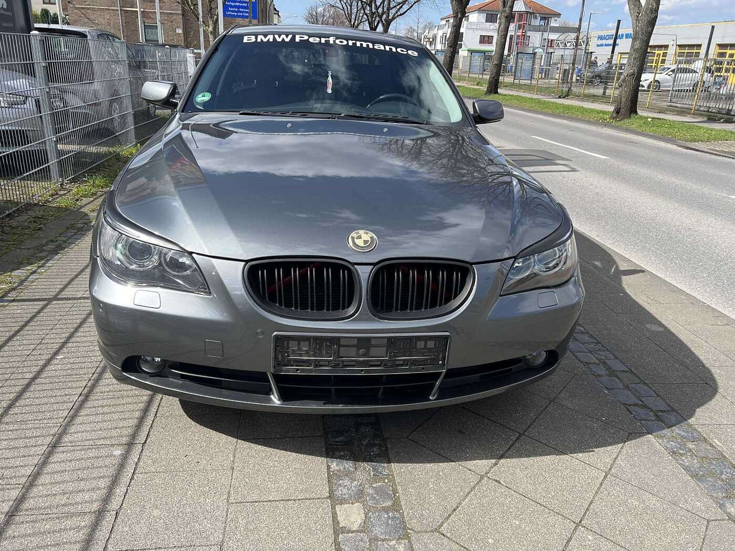 BMW - 520