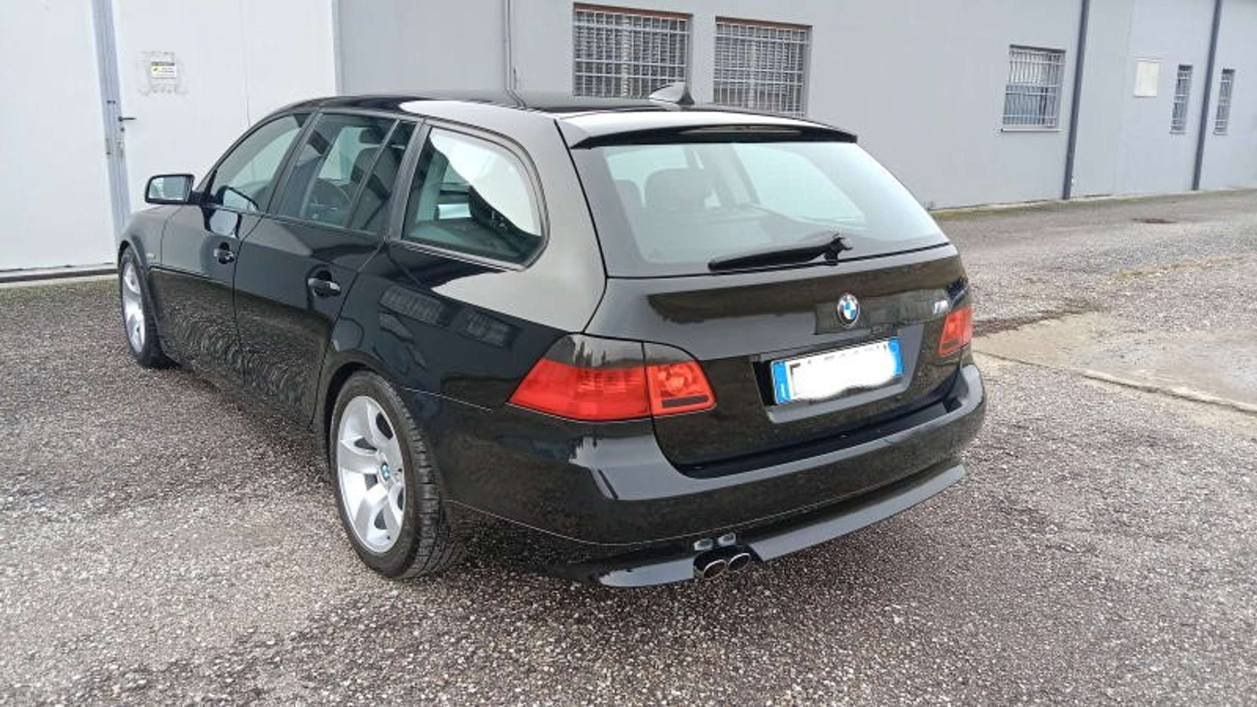 BMW - 530