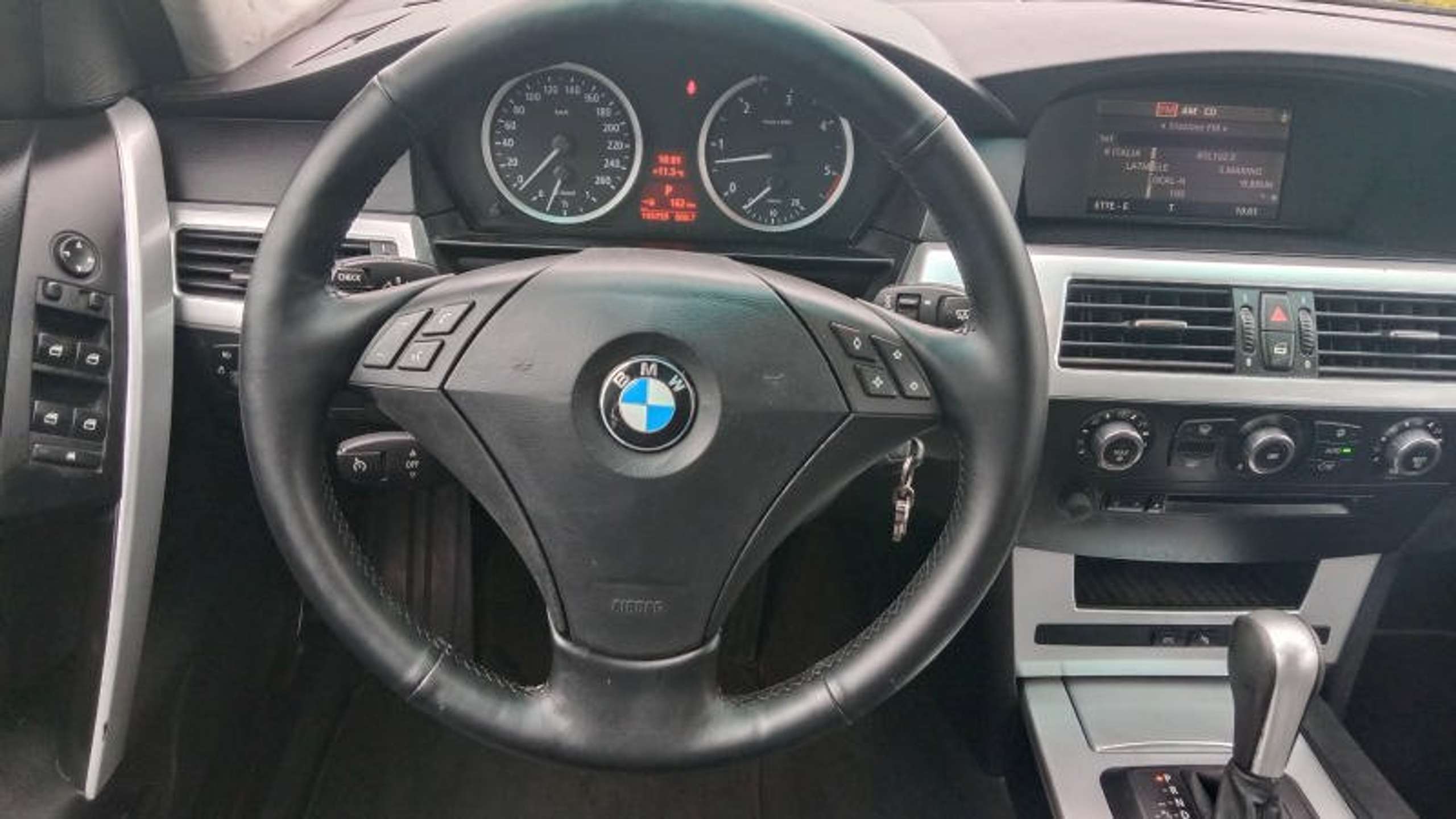 BMW - 530