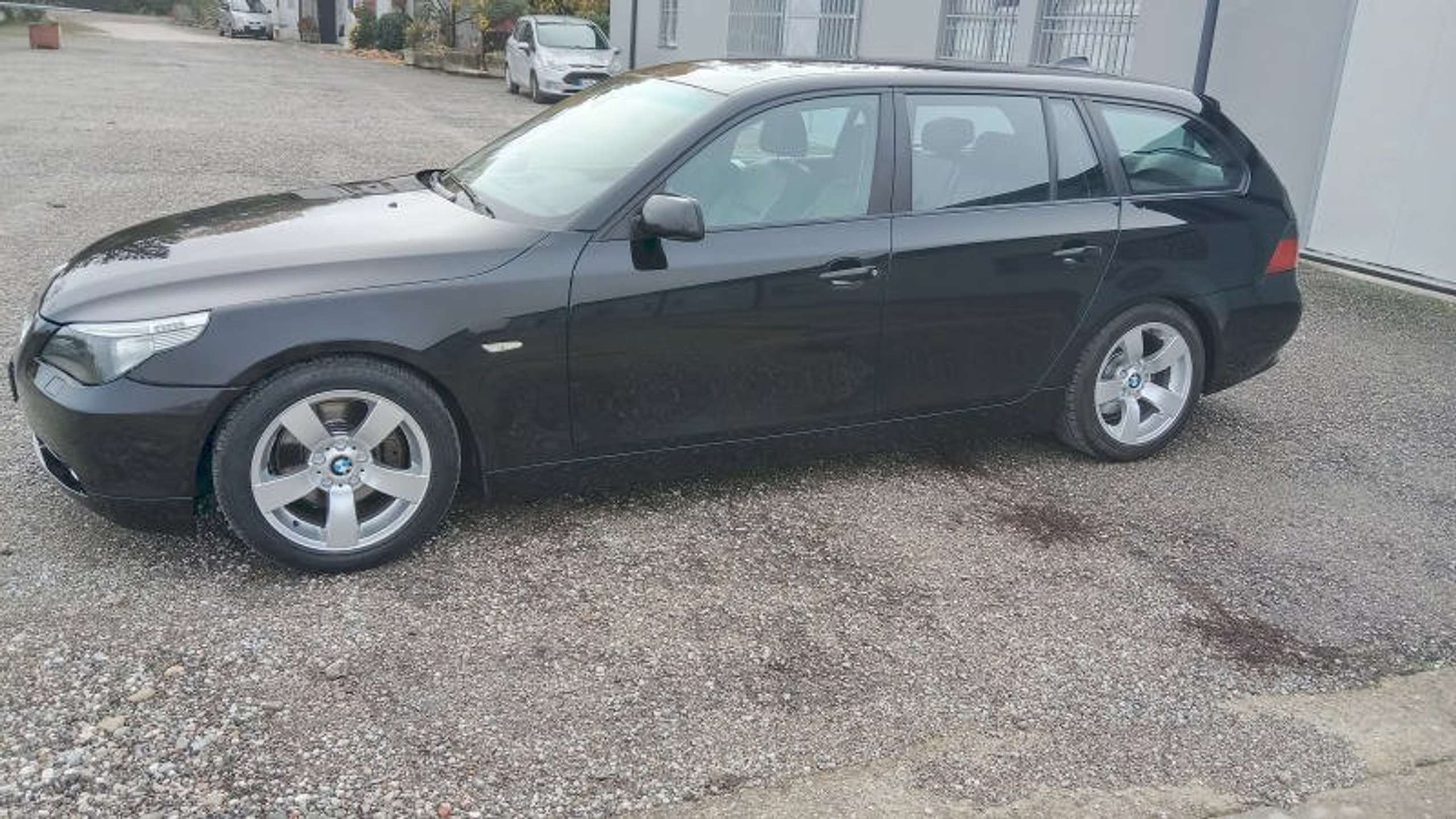 BMW - 530