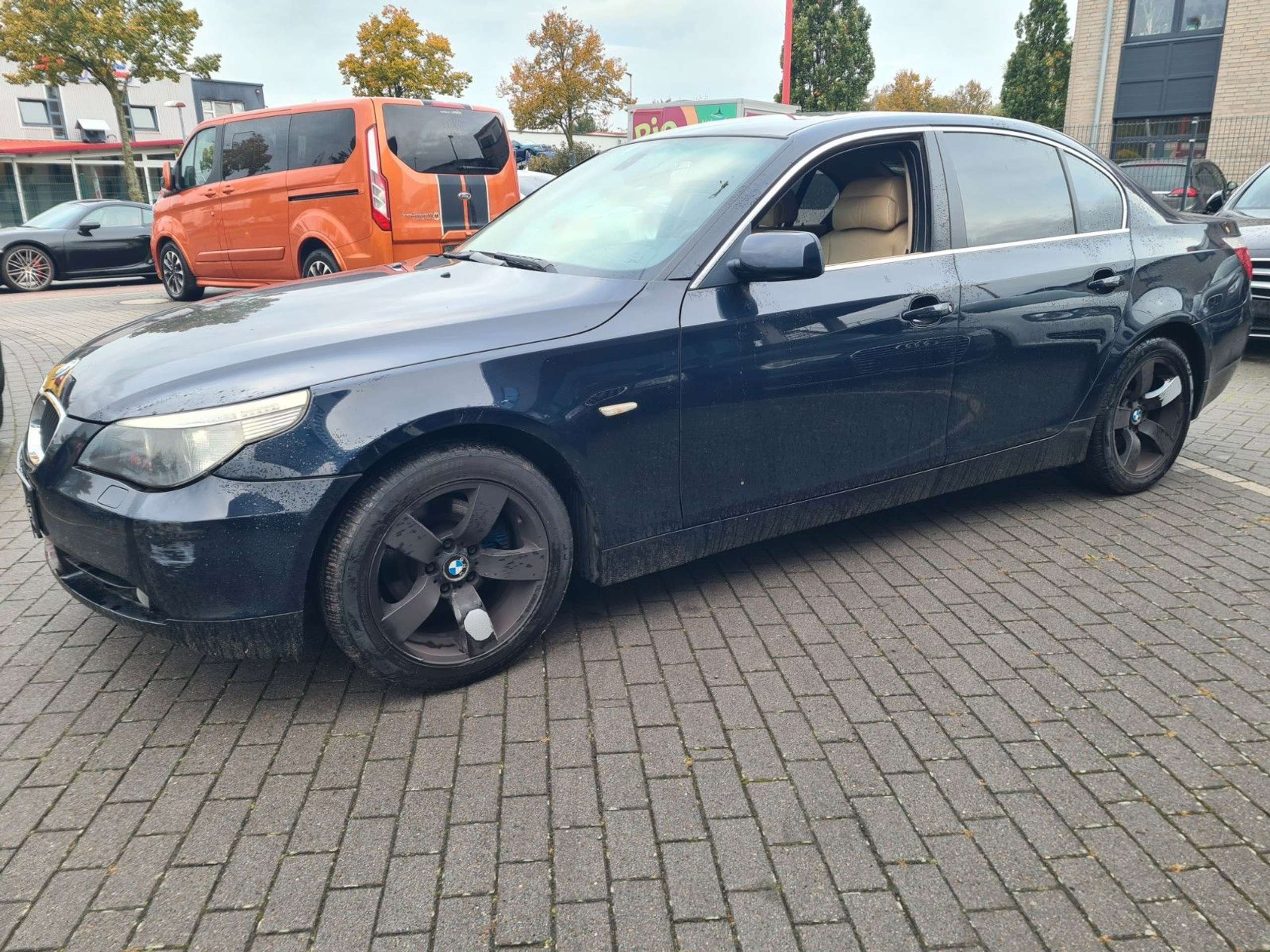 BMW - 525