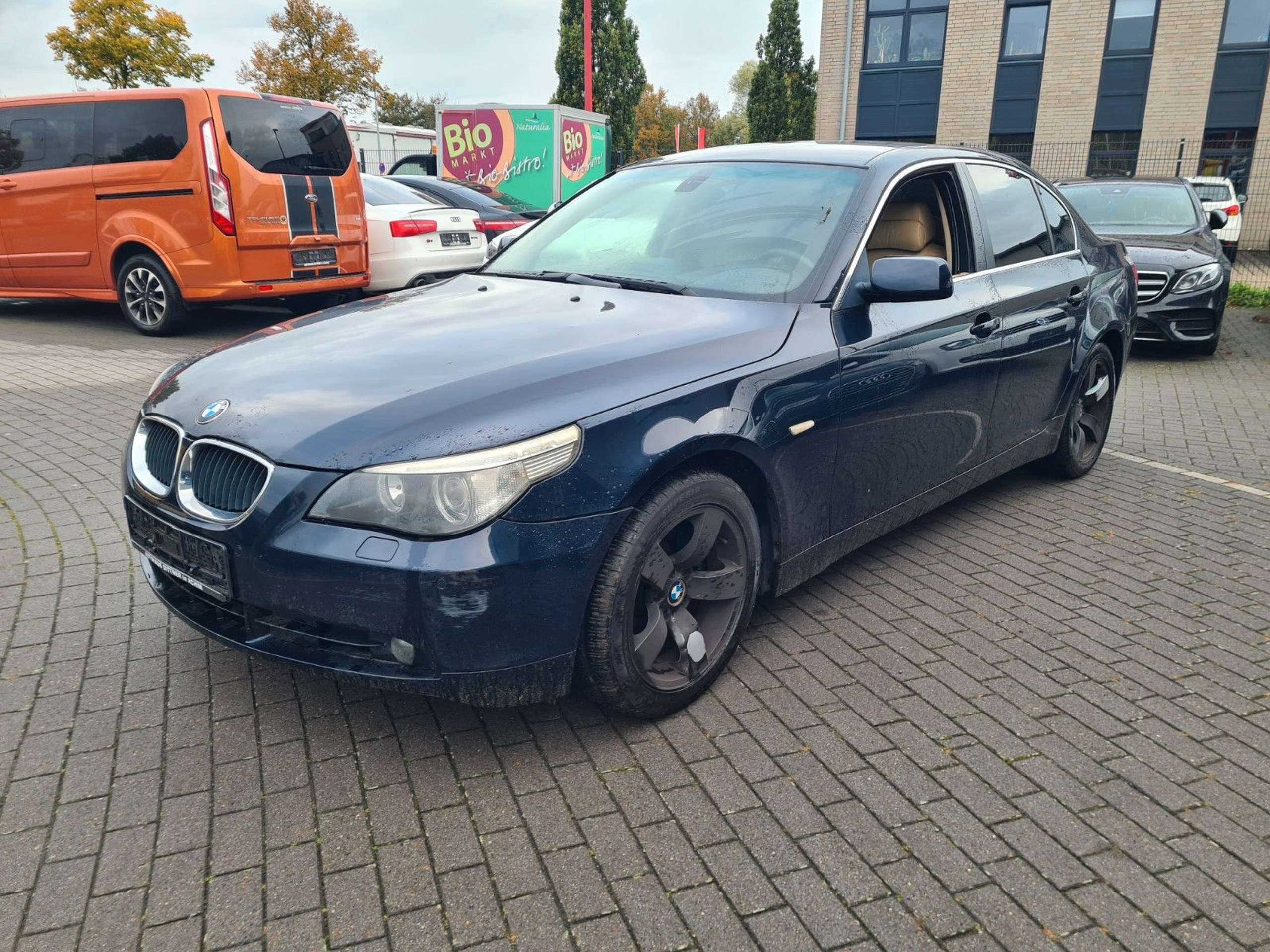 BMW - 525