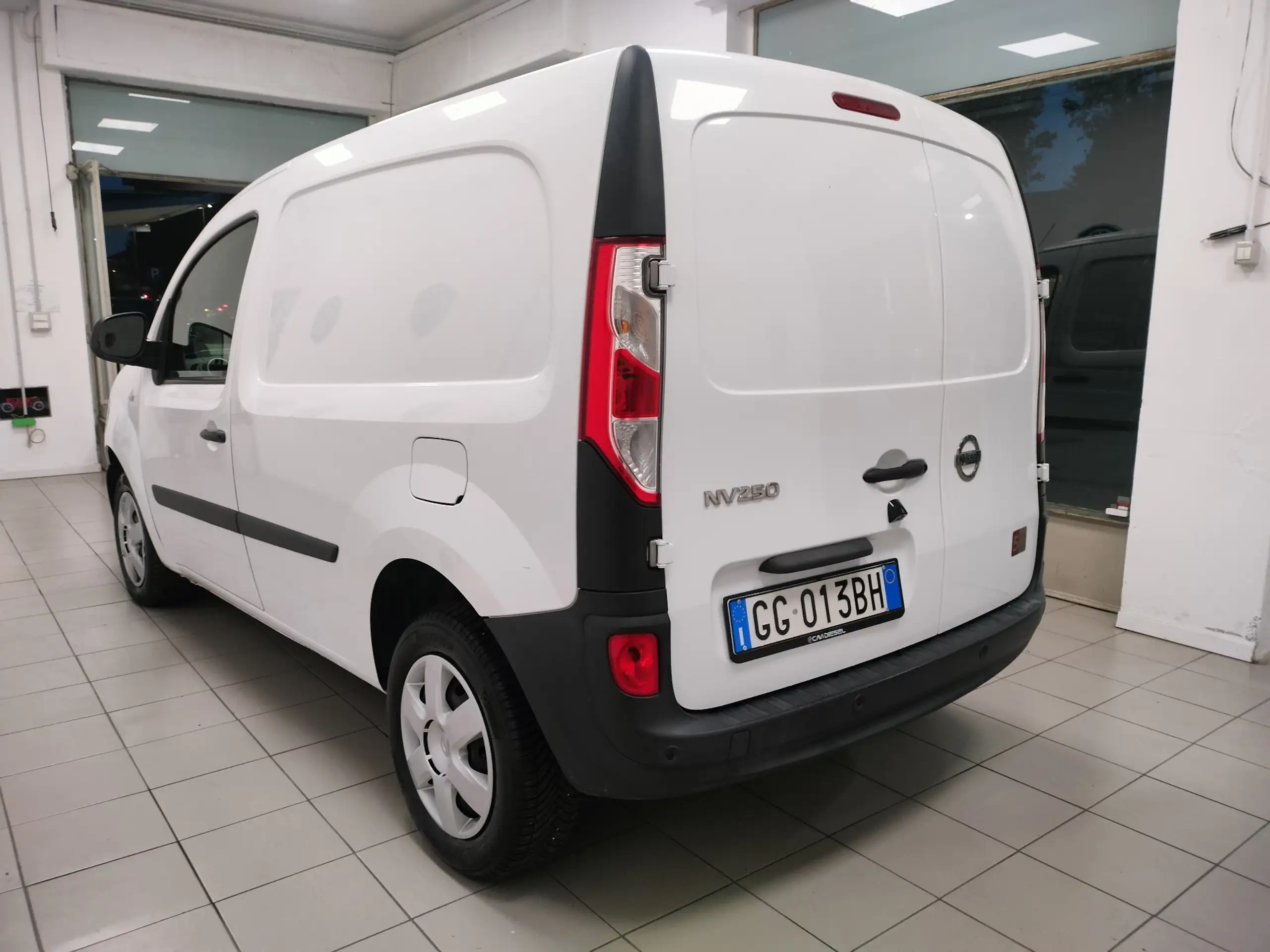 Nissan - NV250