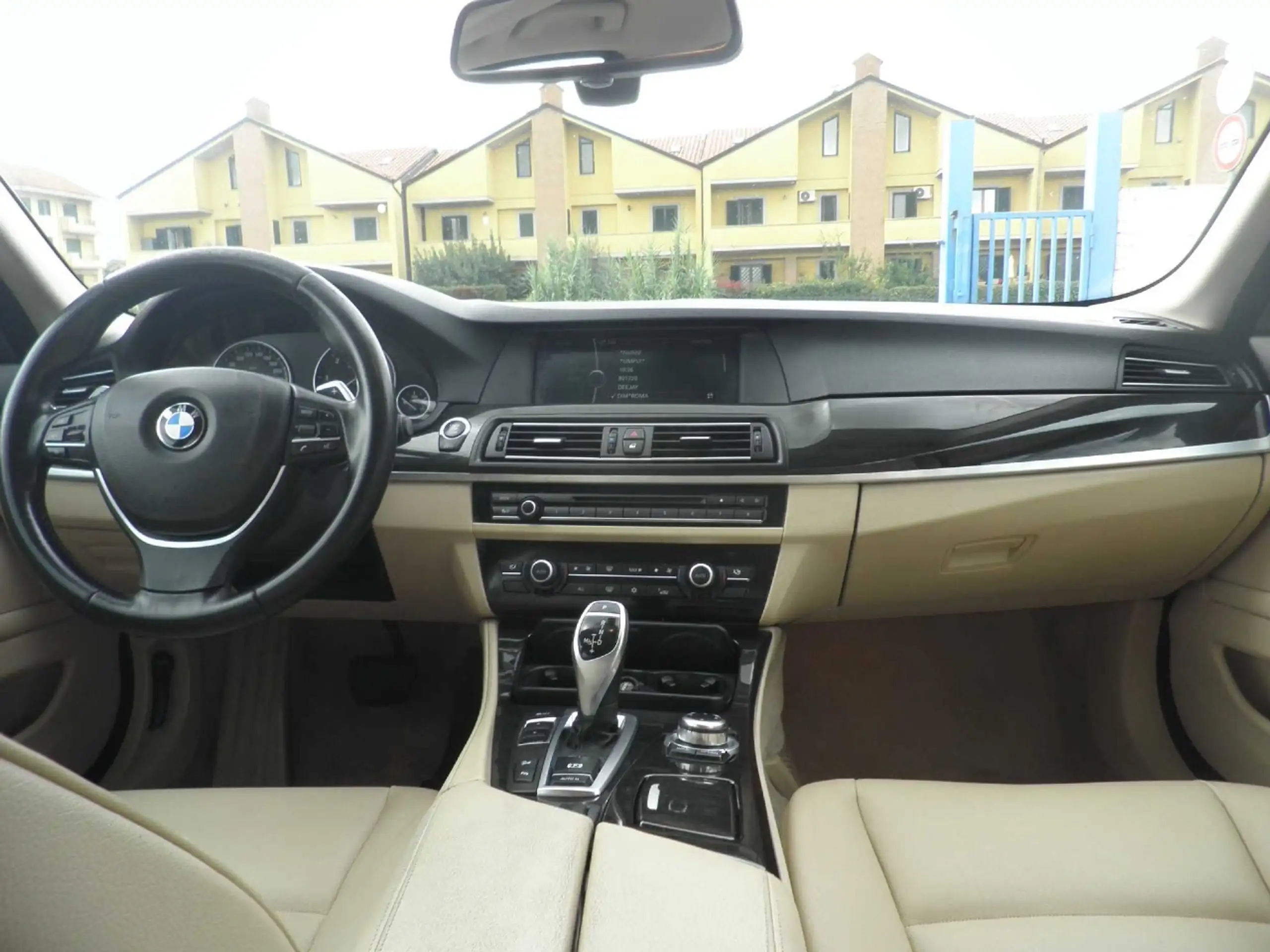 BMW - 525