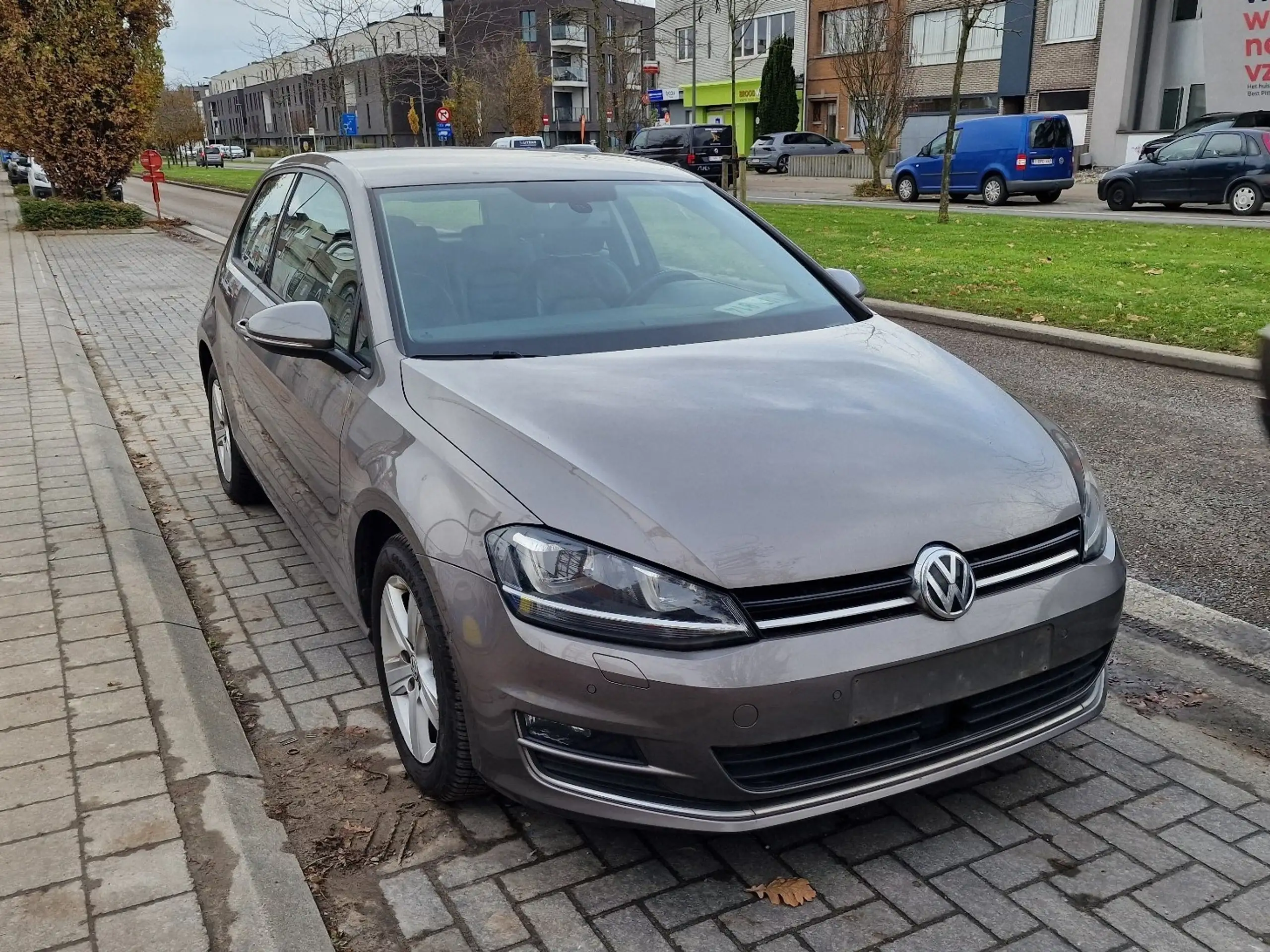 Volkswagen - Golf