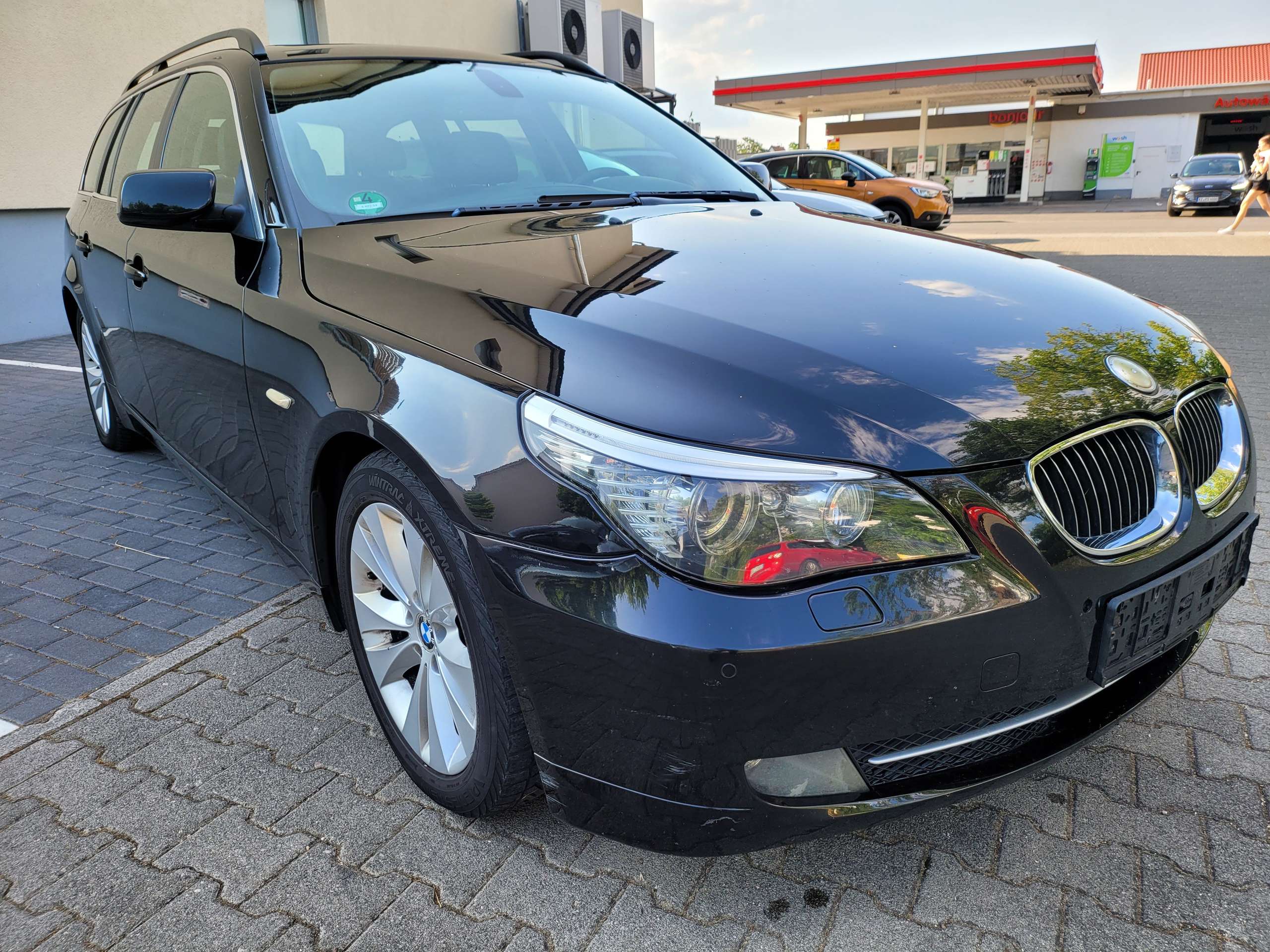 BMW - 525