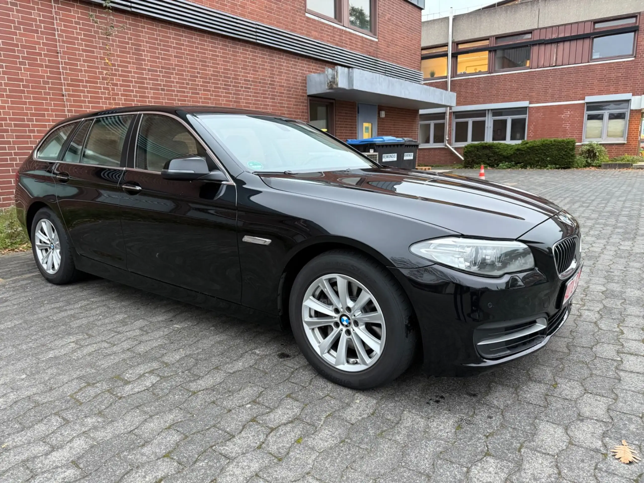 BMW - 525