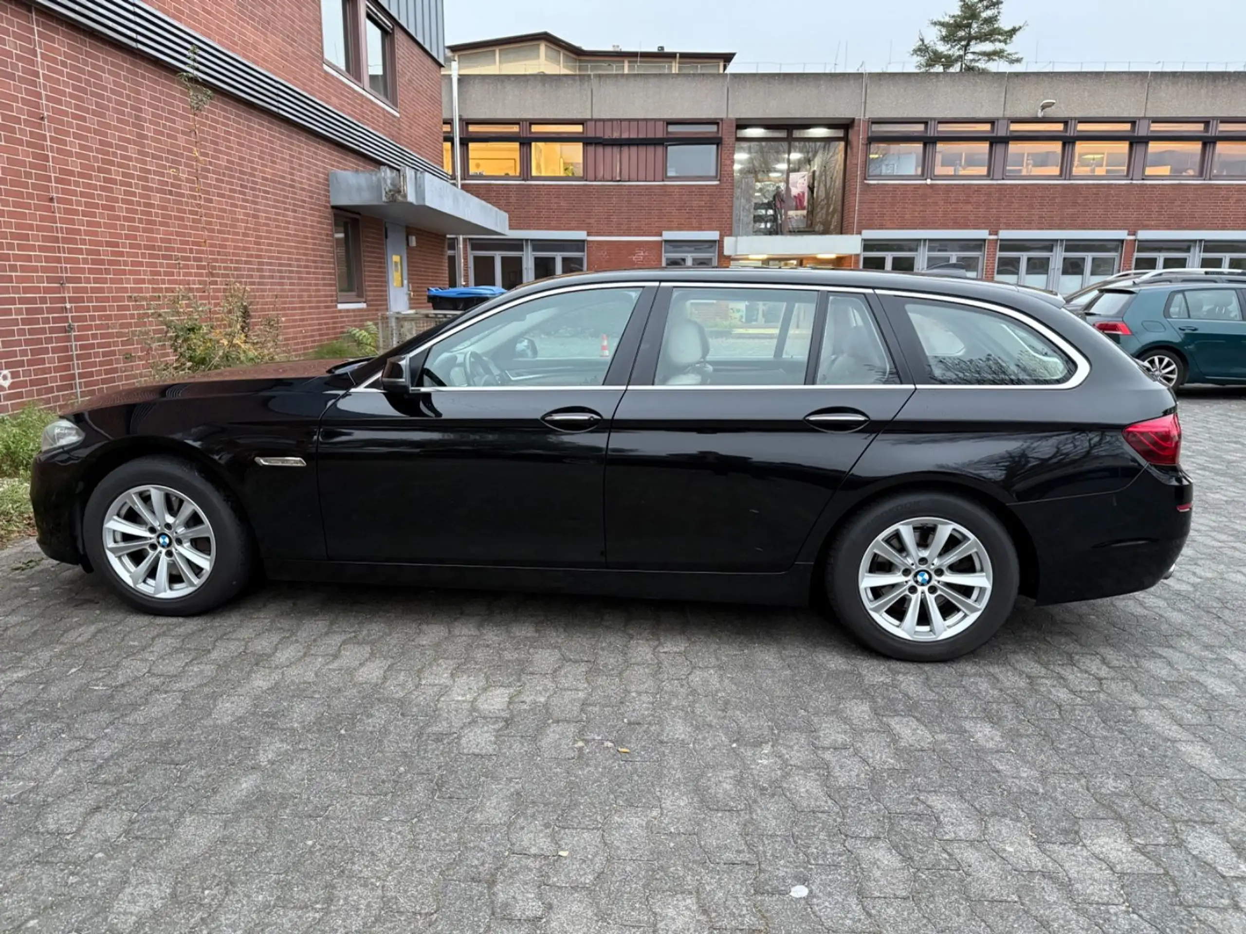 BMW - 525