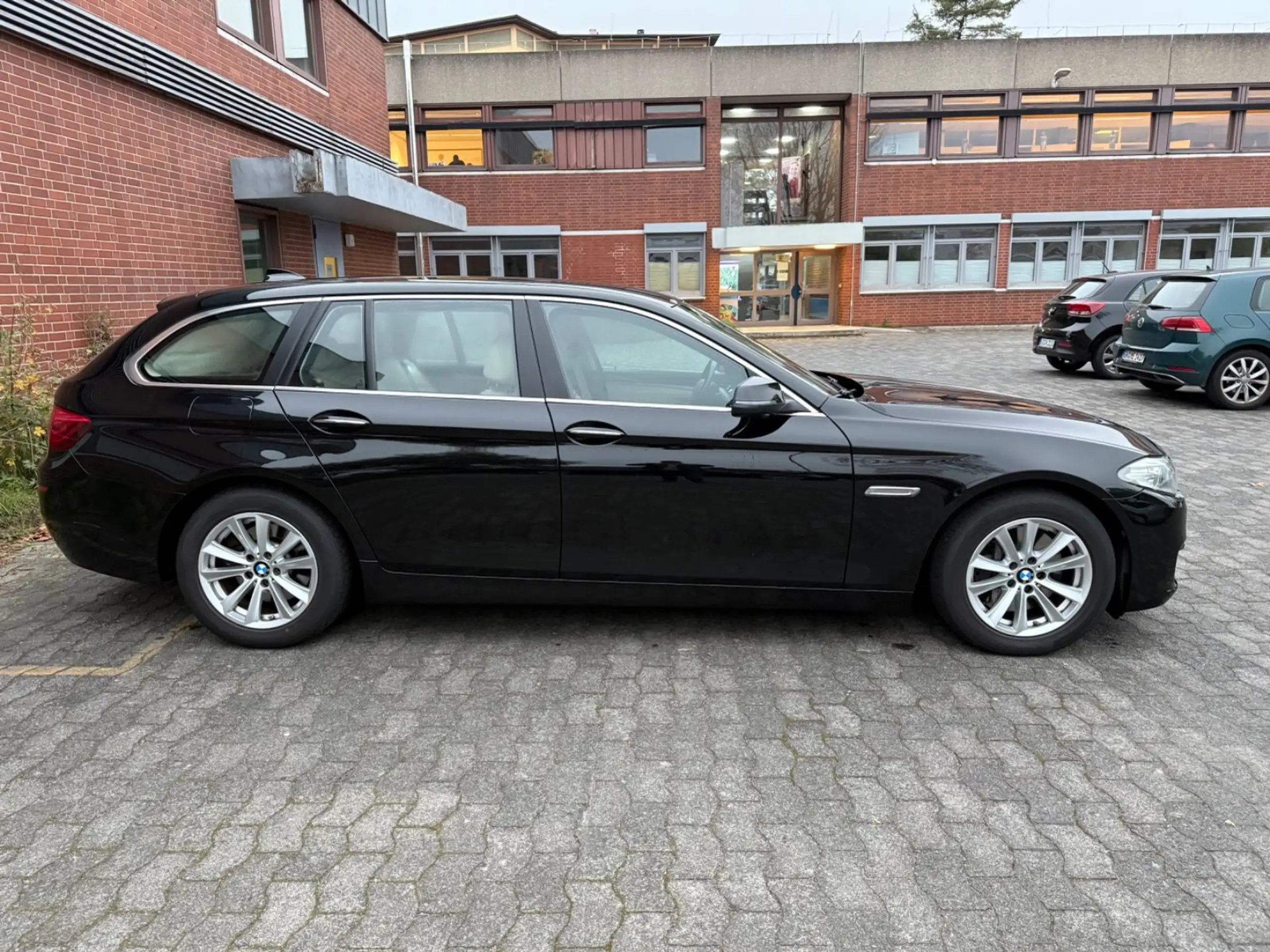 BMW - 525