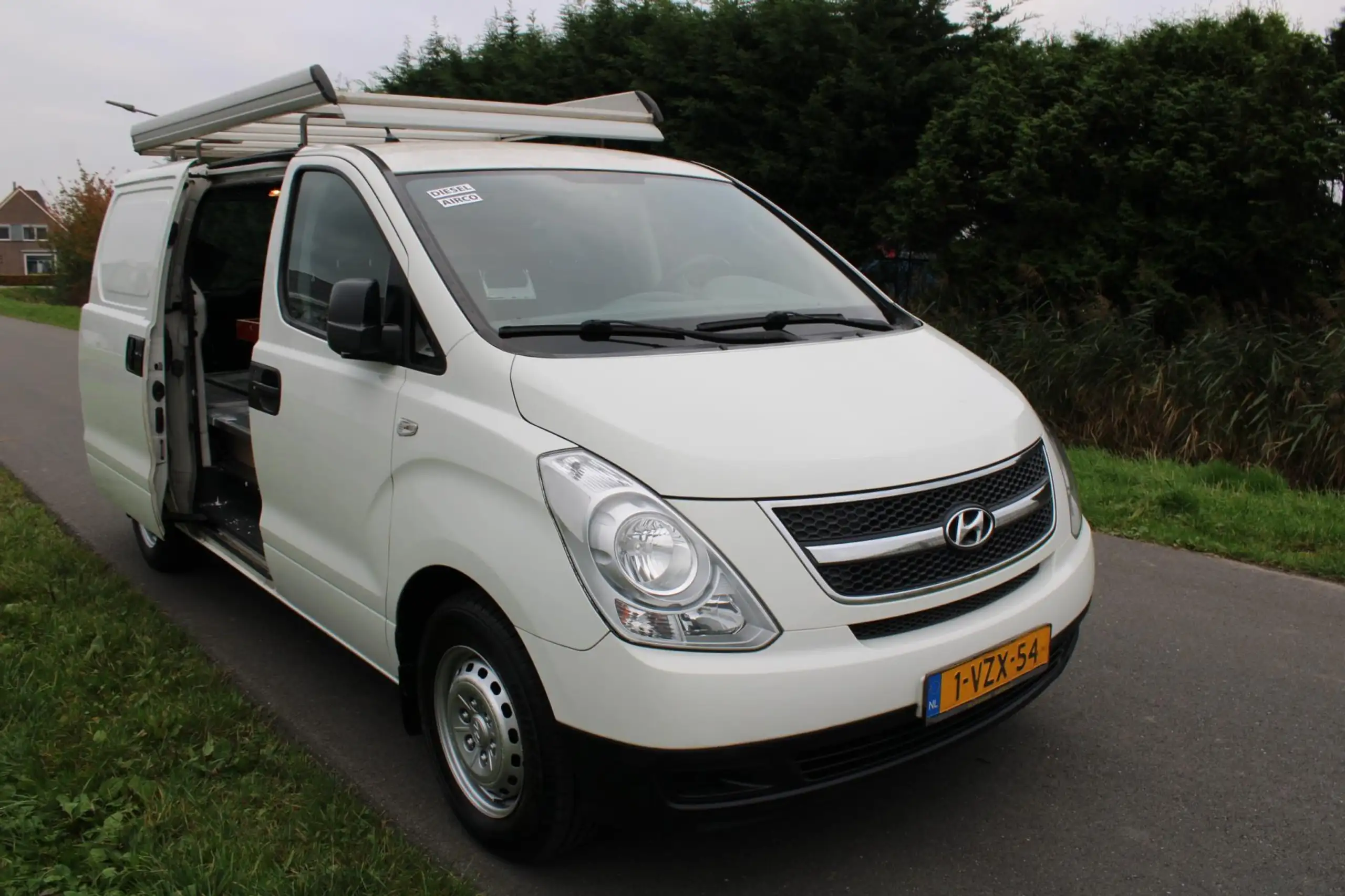 Hyundai - H 300