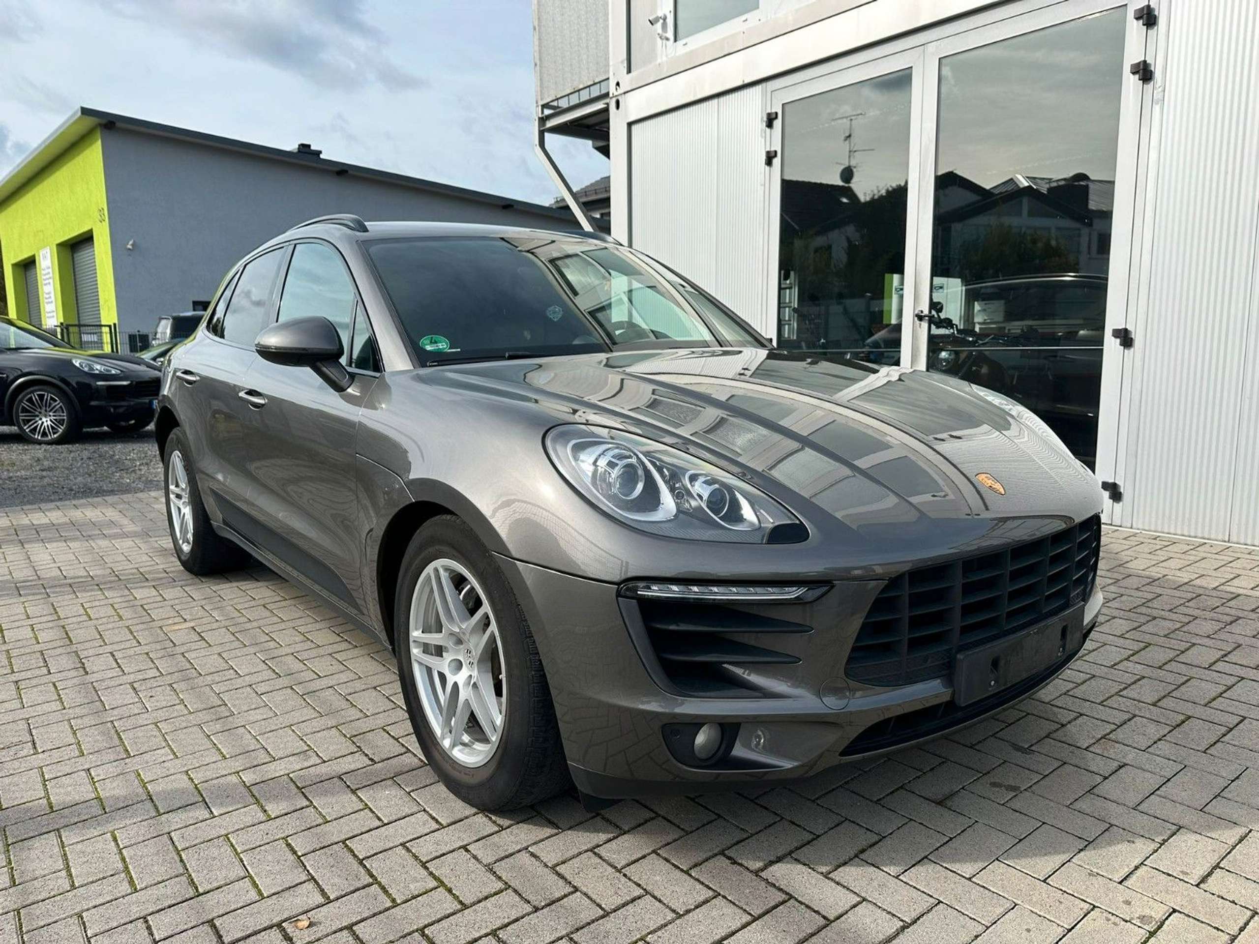 Porsche - Macan