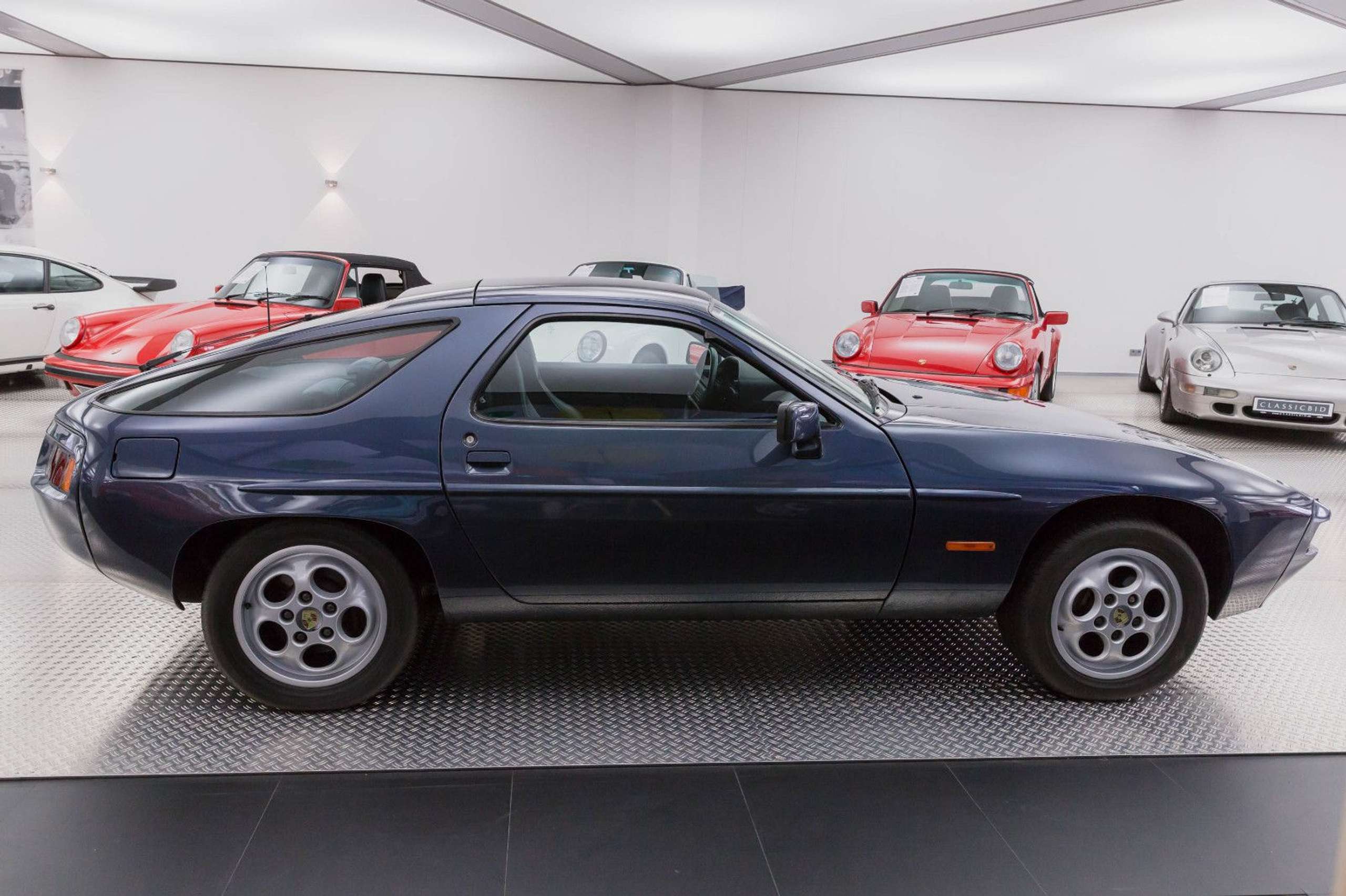 Porsche - 928