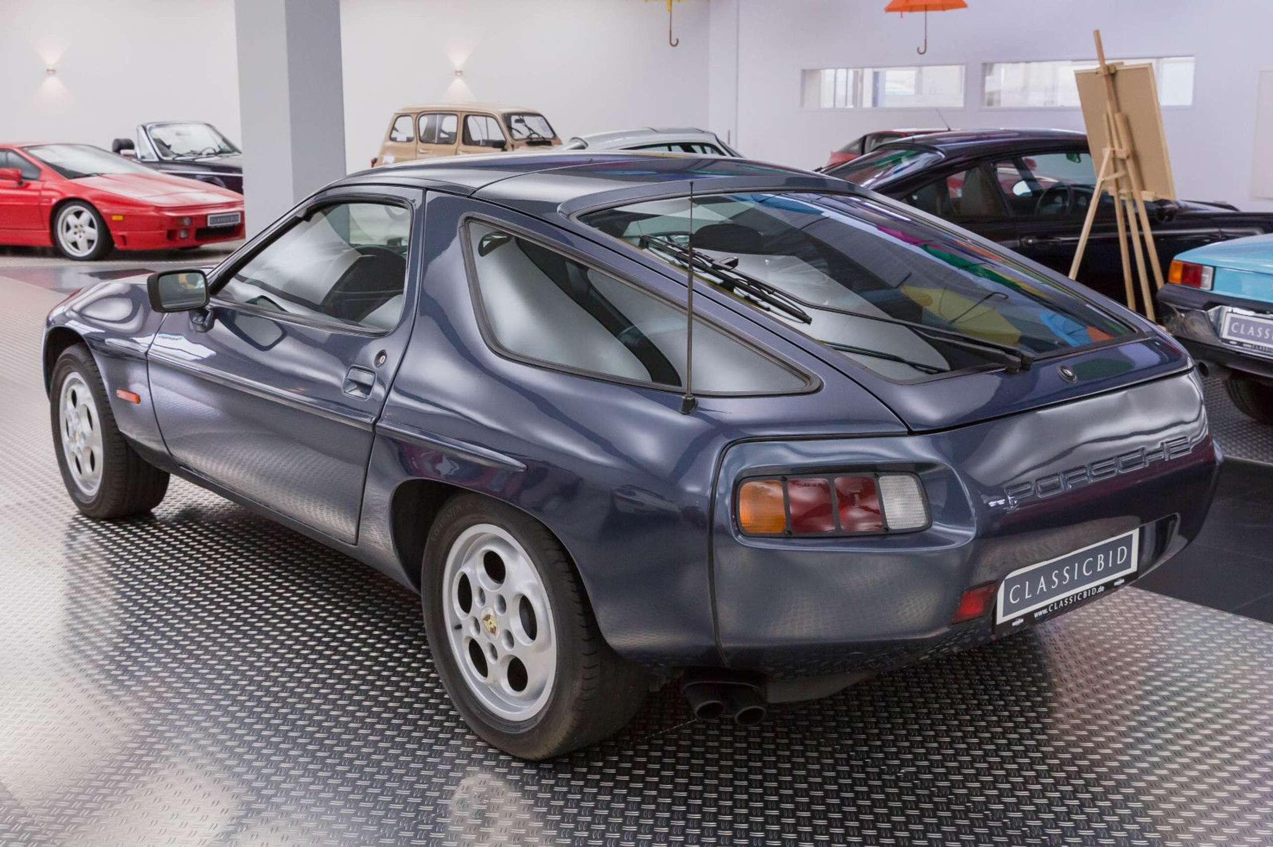 Porsche - 928