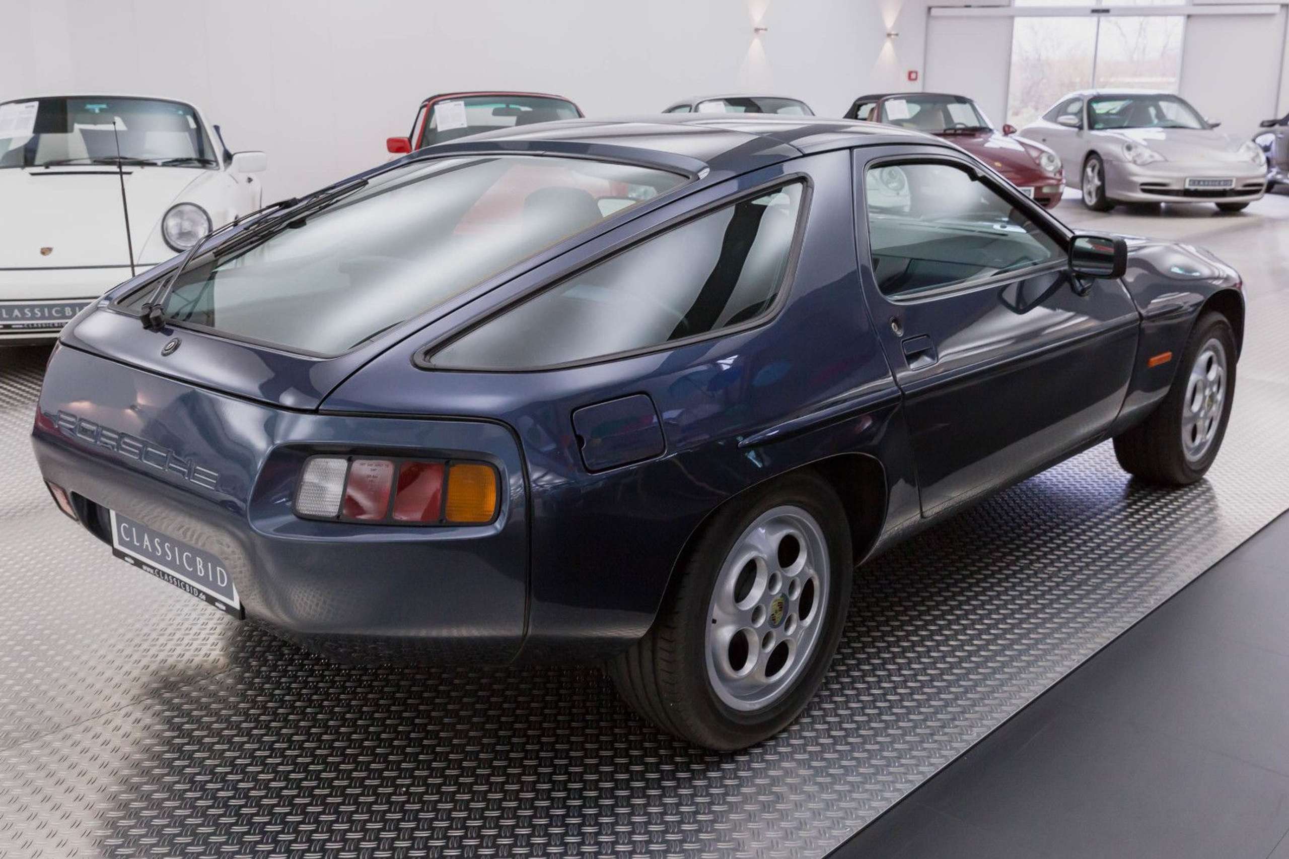 Porsche - 928