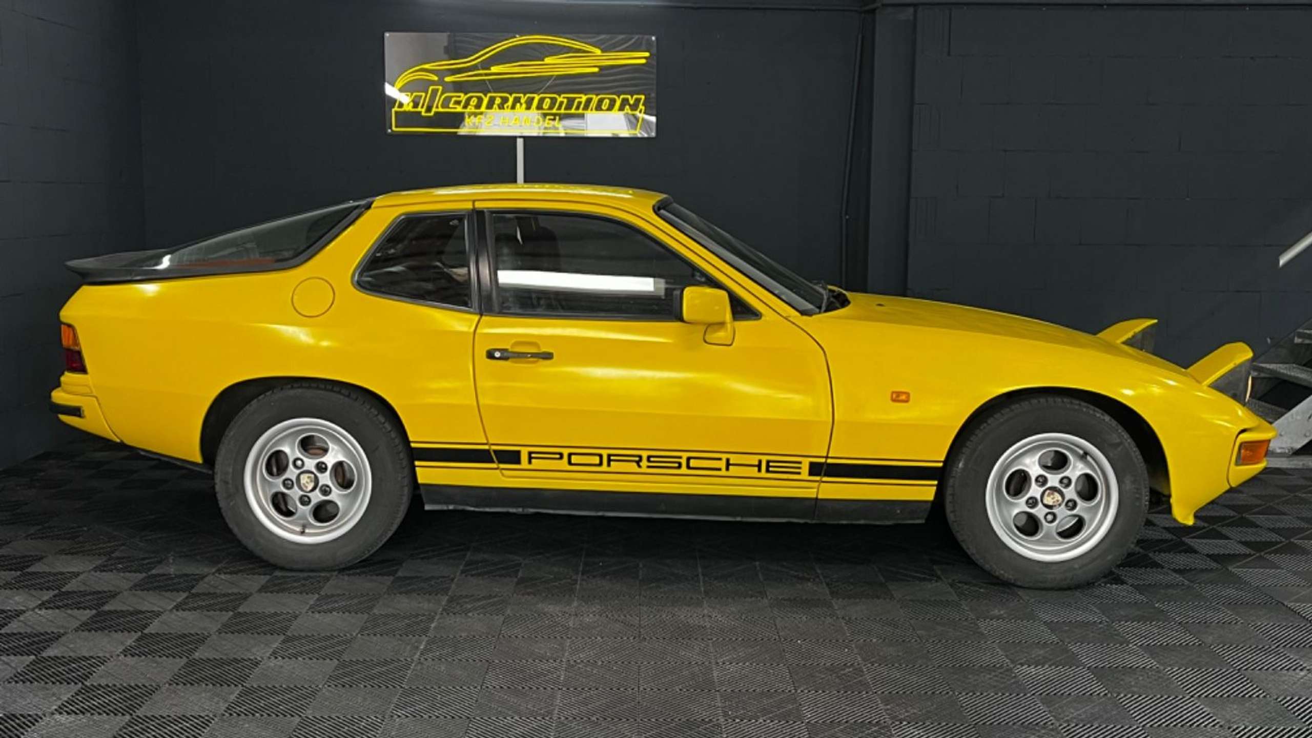 Porsche - 924