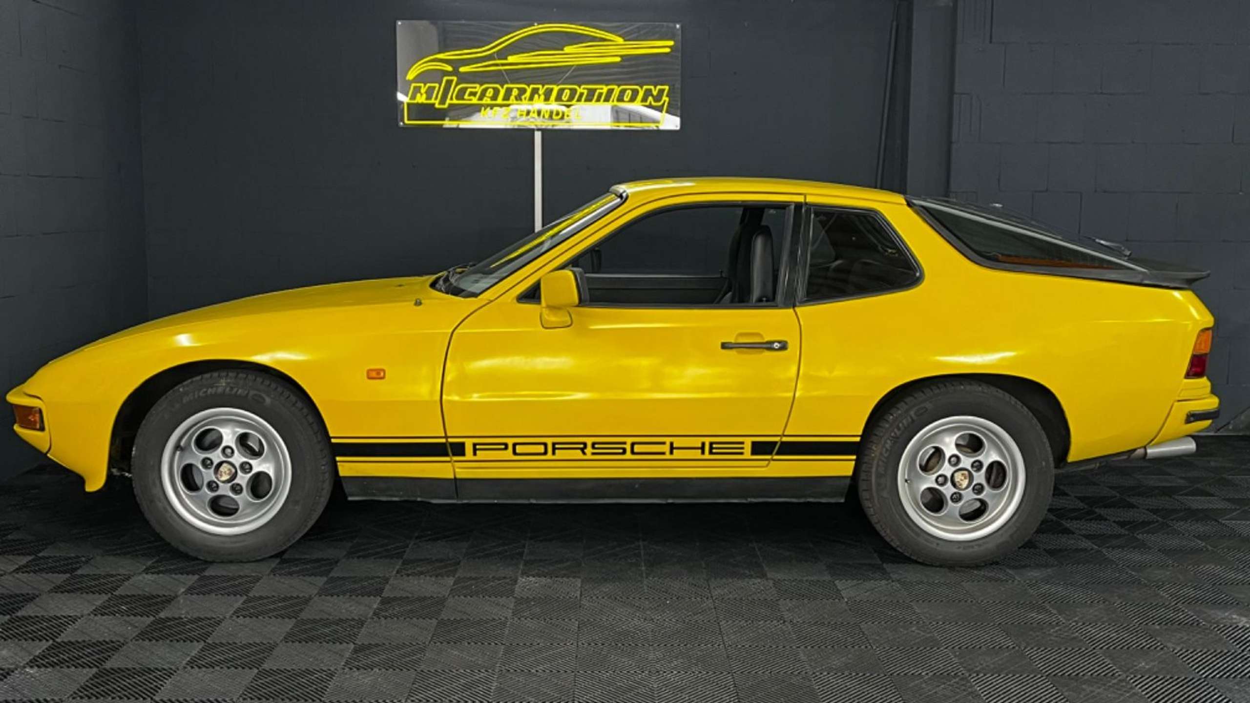 Porsche - 924