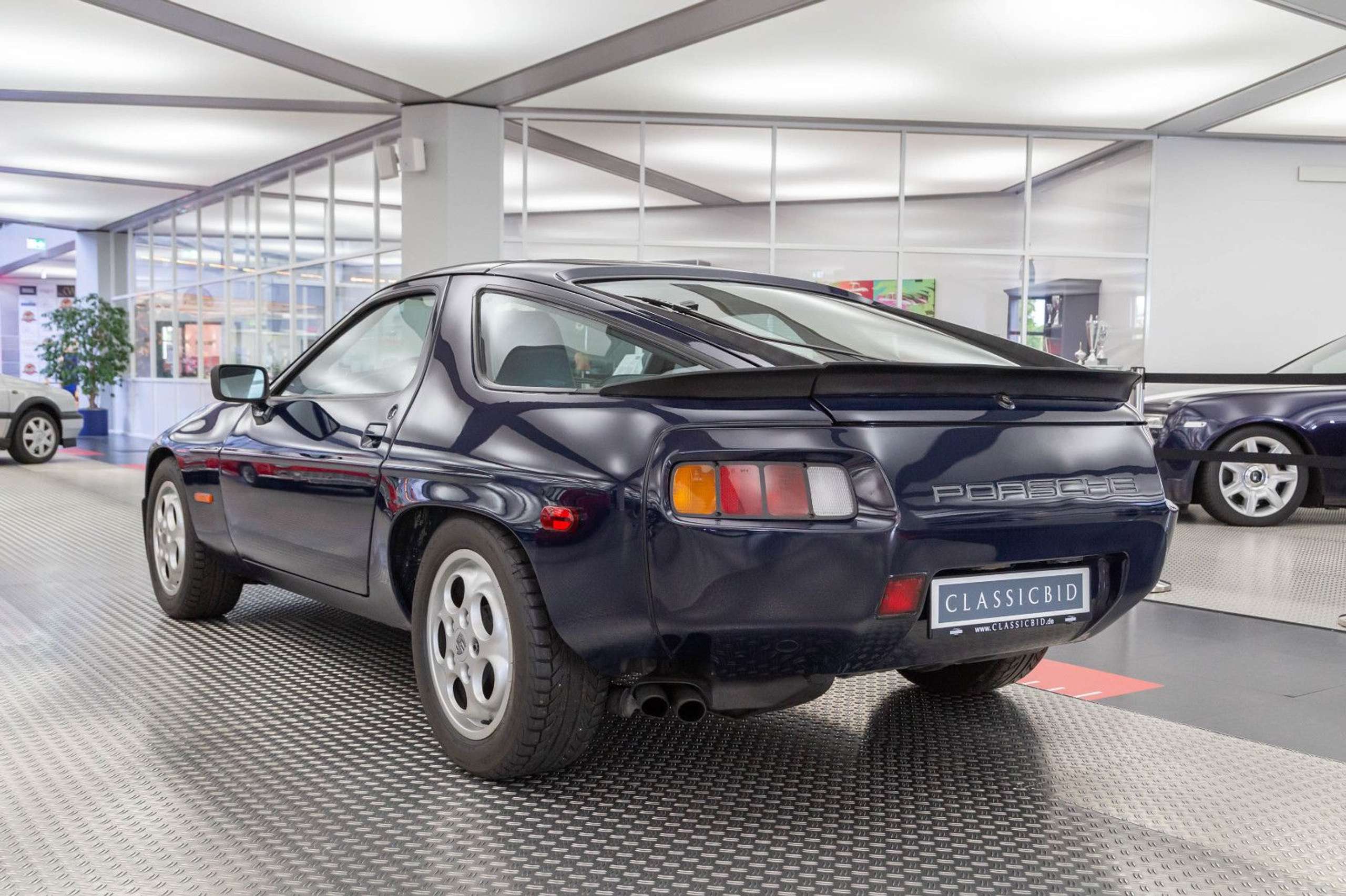 Porsche - 928