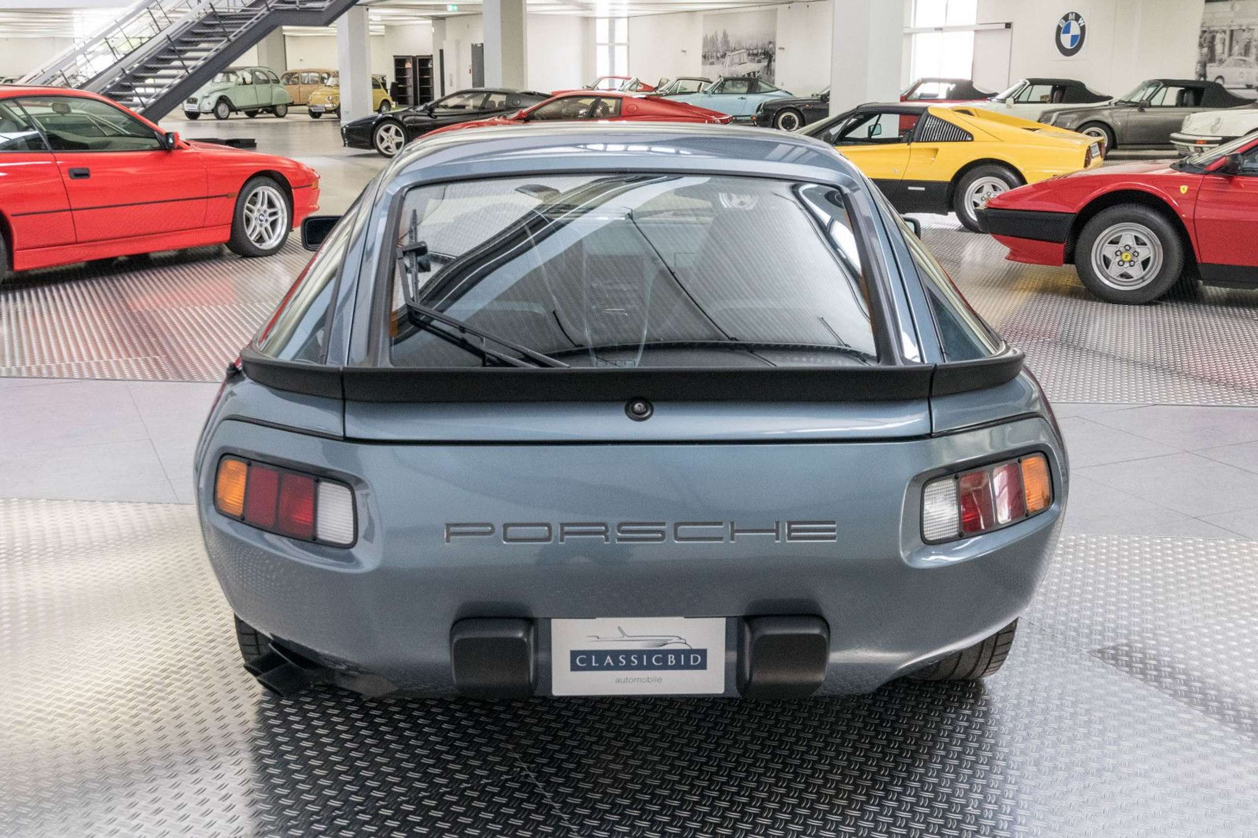 Porsche - 928