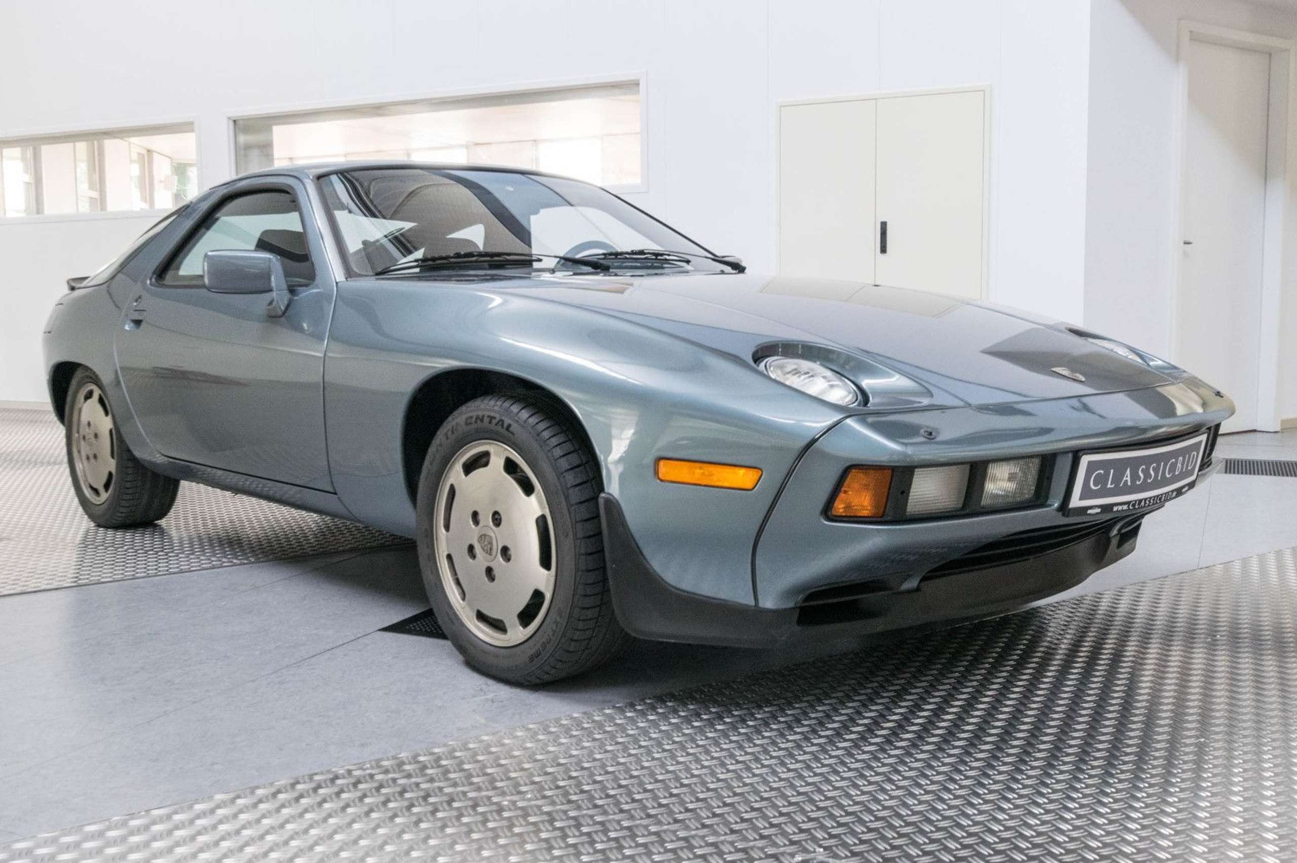 Porsche - 928