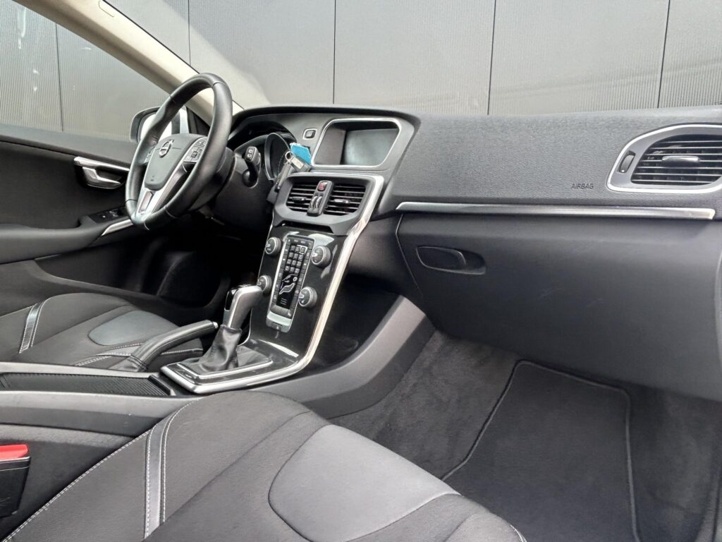 Volvo - V40