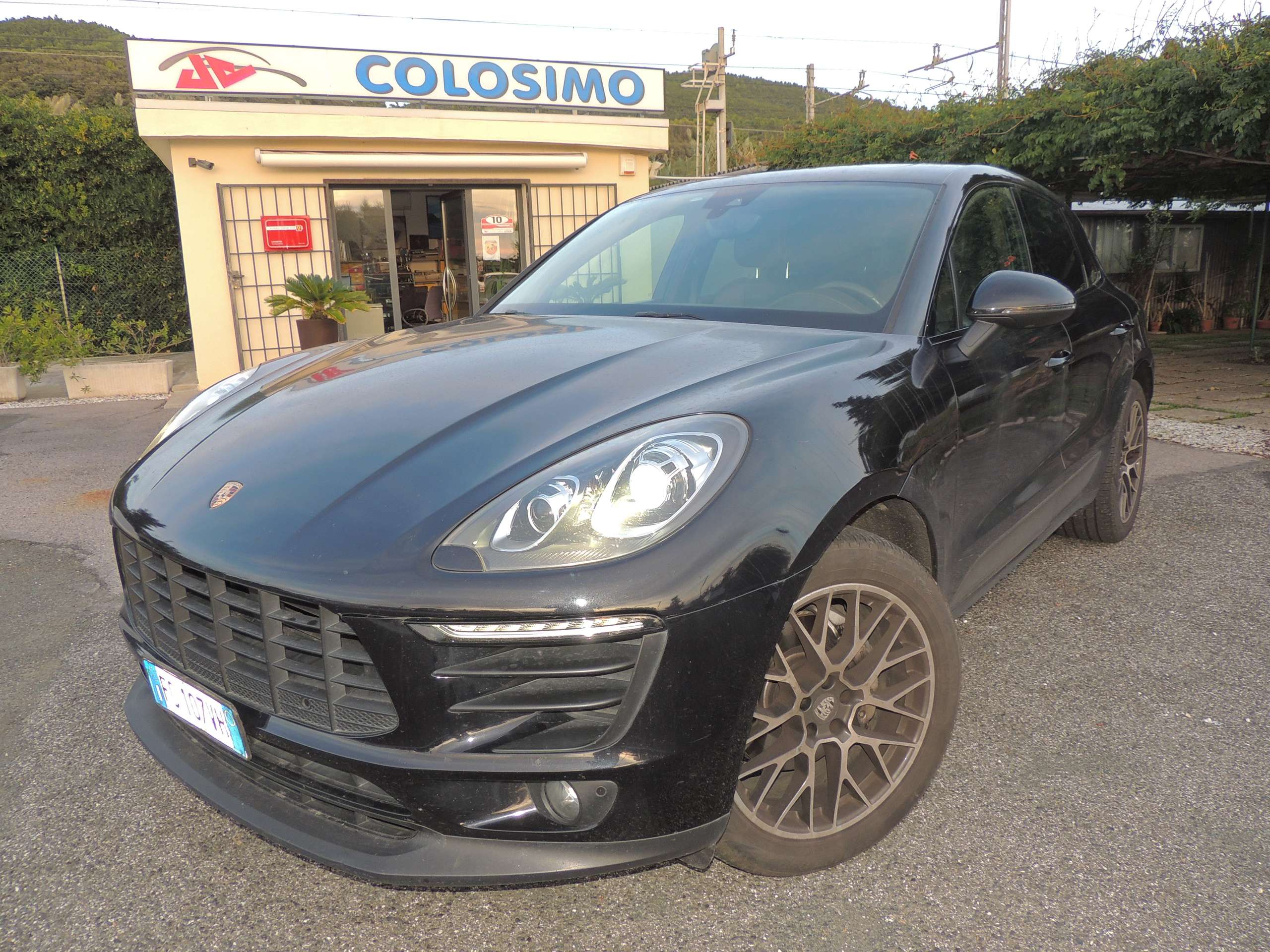 Porsche - Macan