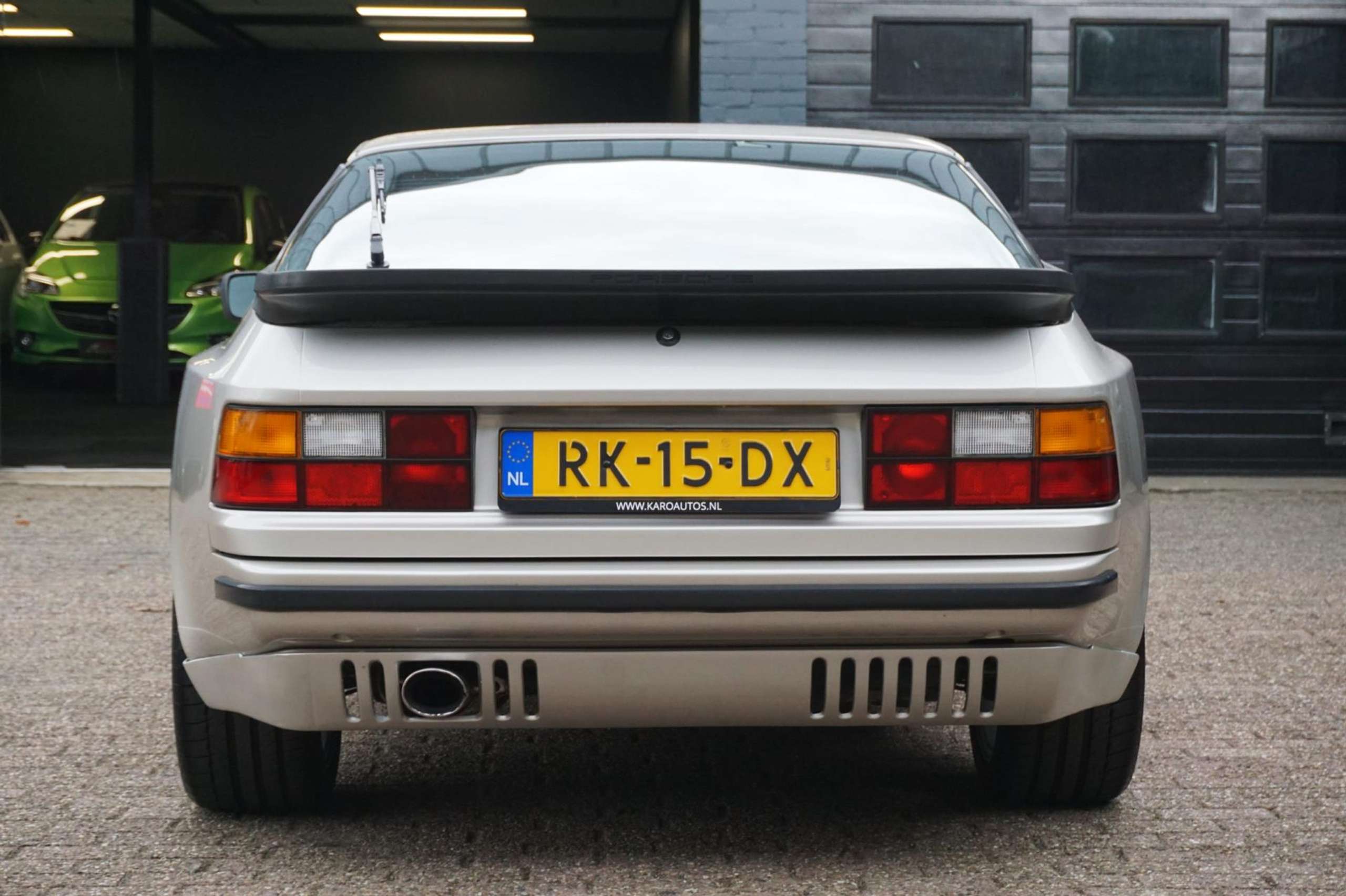 Porsche - 944