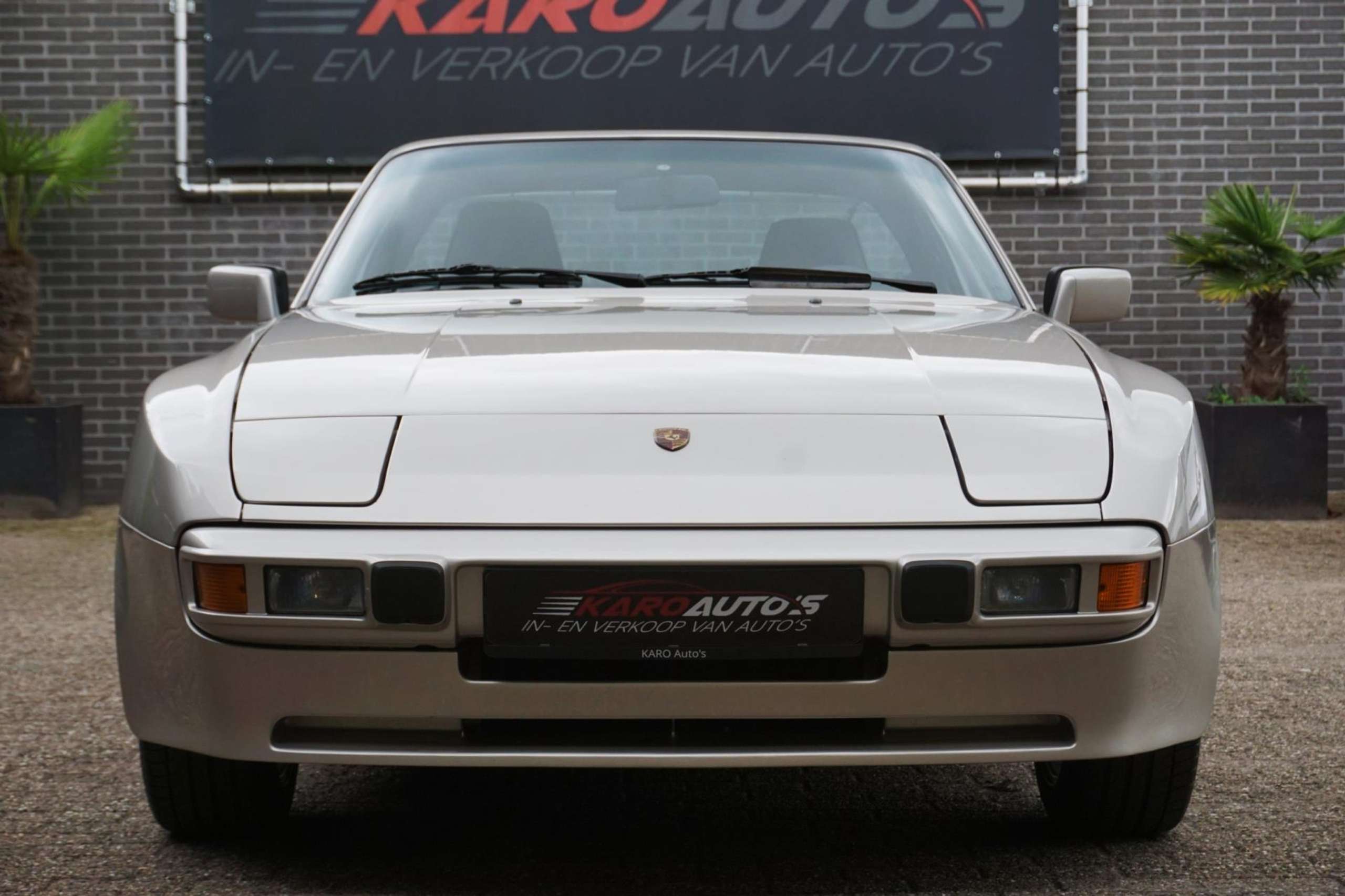 Porsche - 944