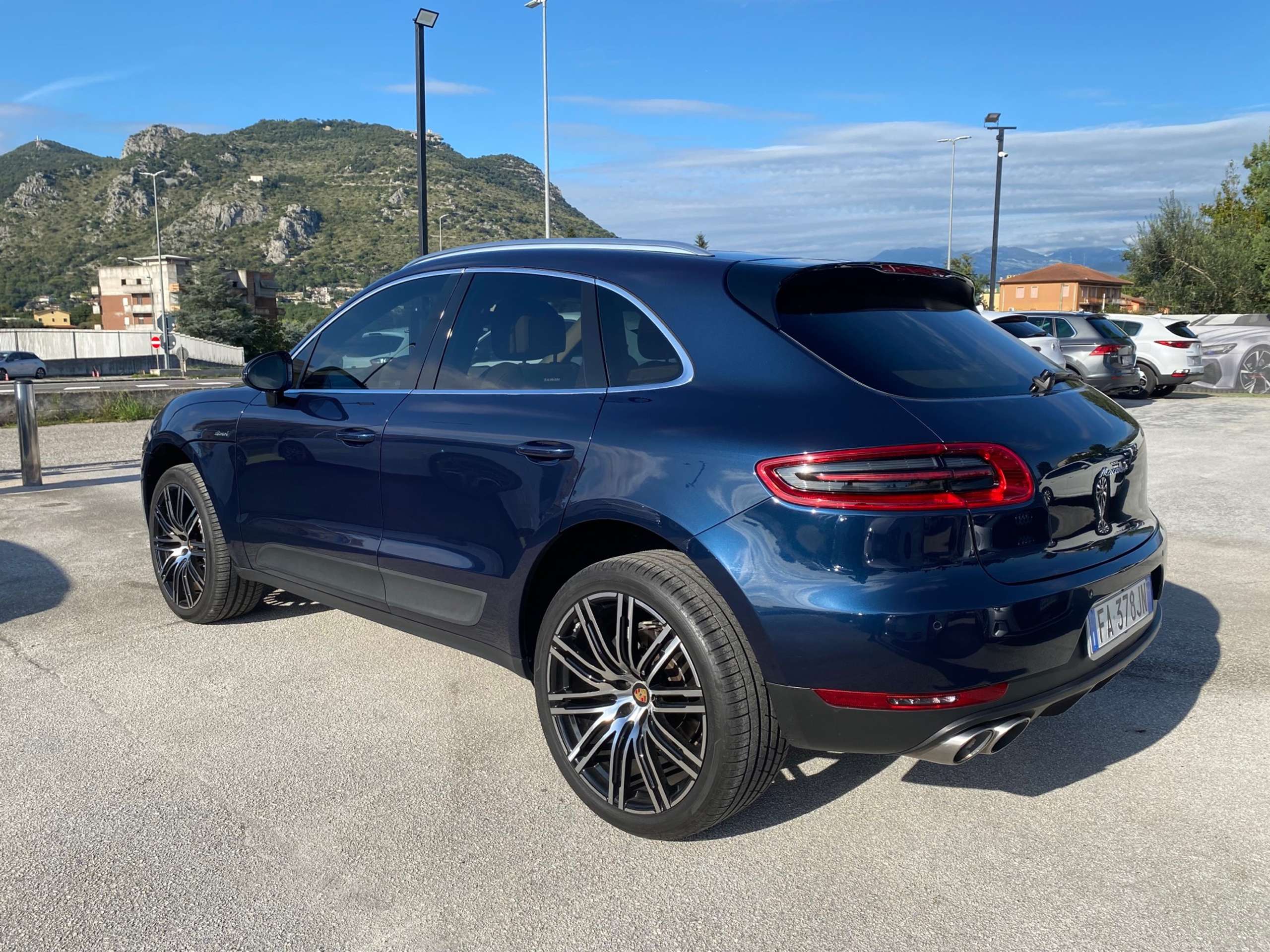 Porsche - Macan